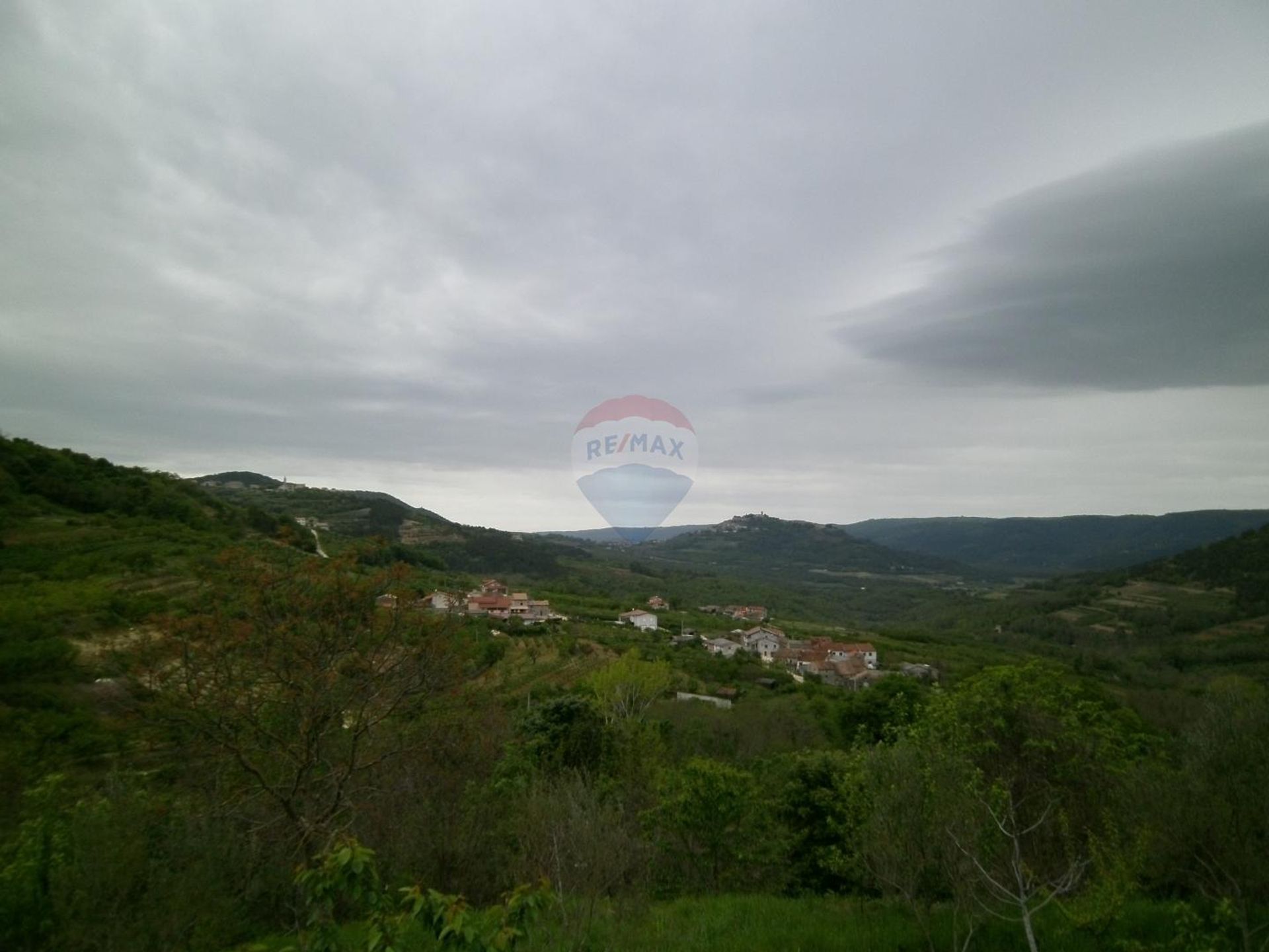 بيت في Motovun, Istarska županija 12035170