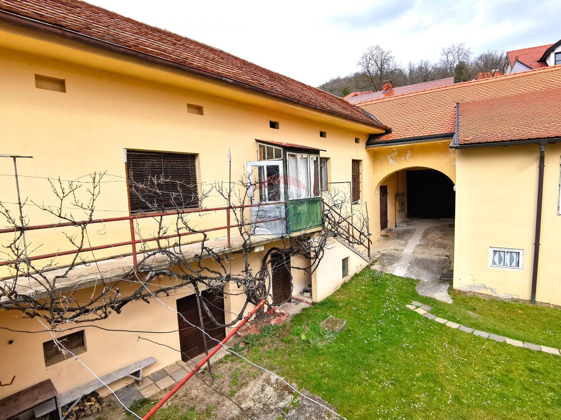 Talo sisään , Krapina-Zagorje County 12035302