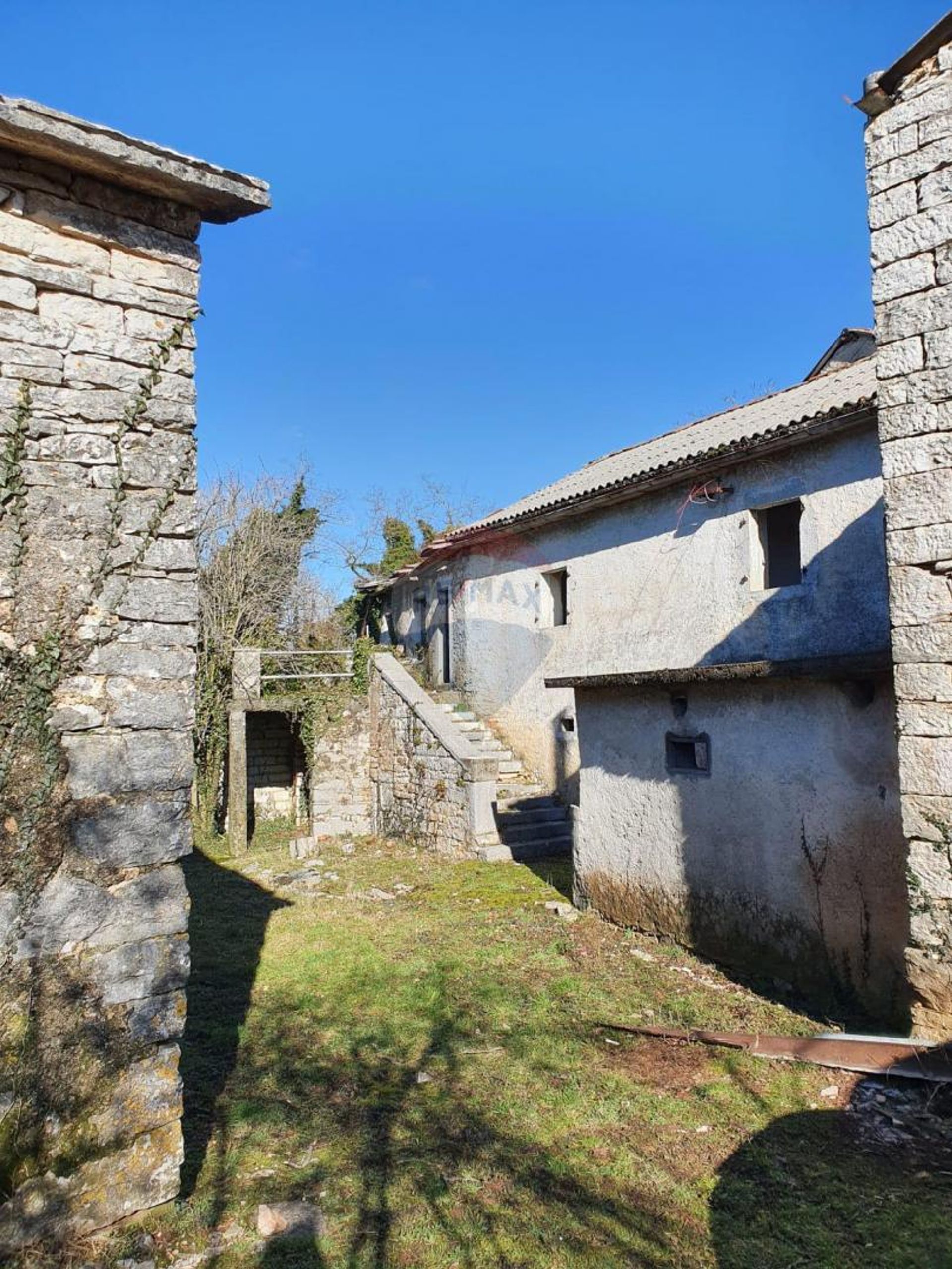 casa en Pazín, Istarska Županija 12035467