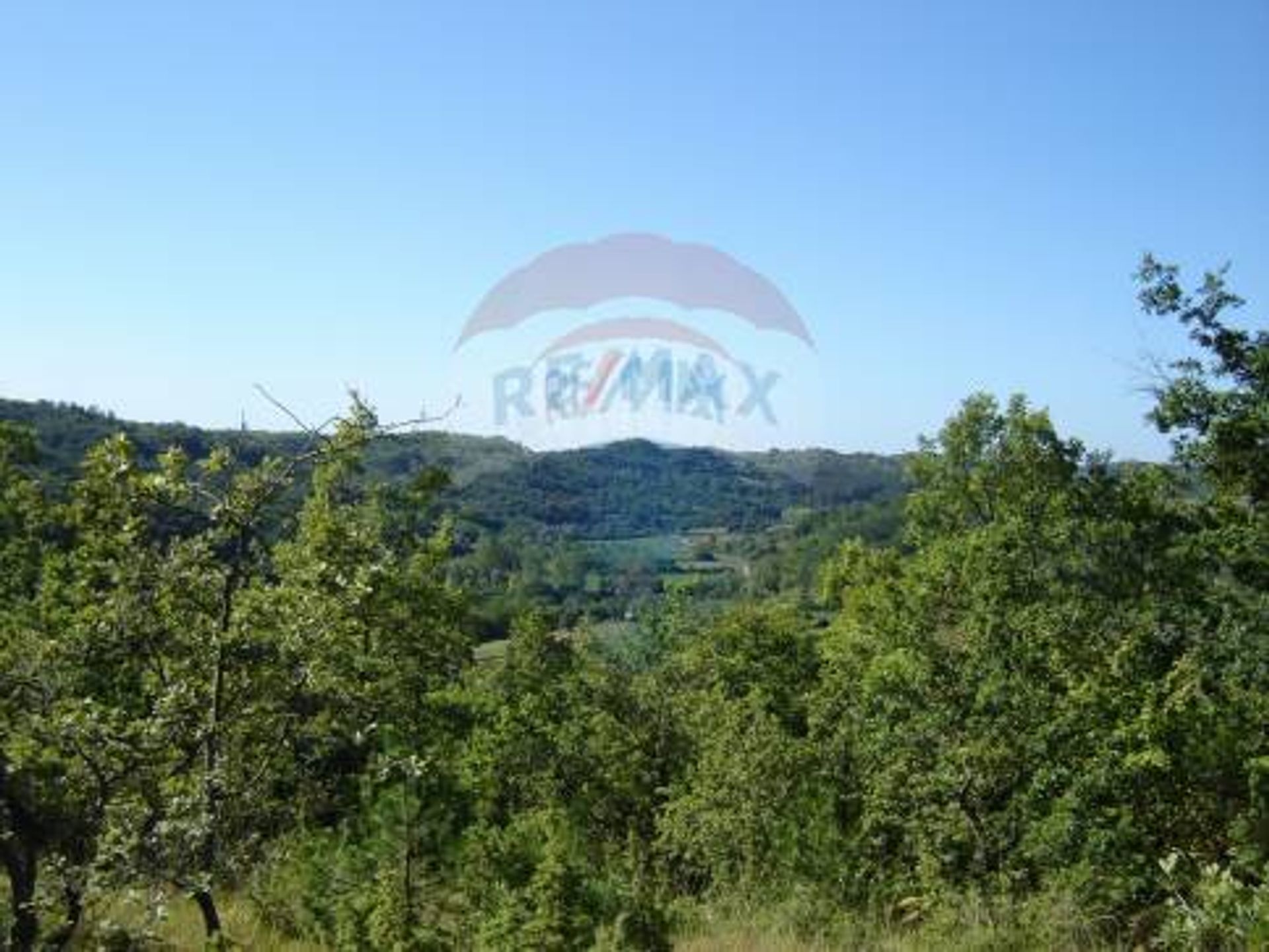 Land in Novaki Motovunski, Istarska županija 12035624