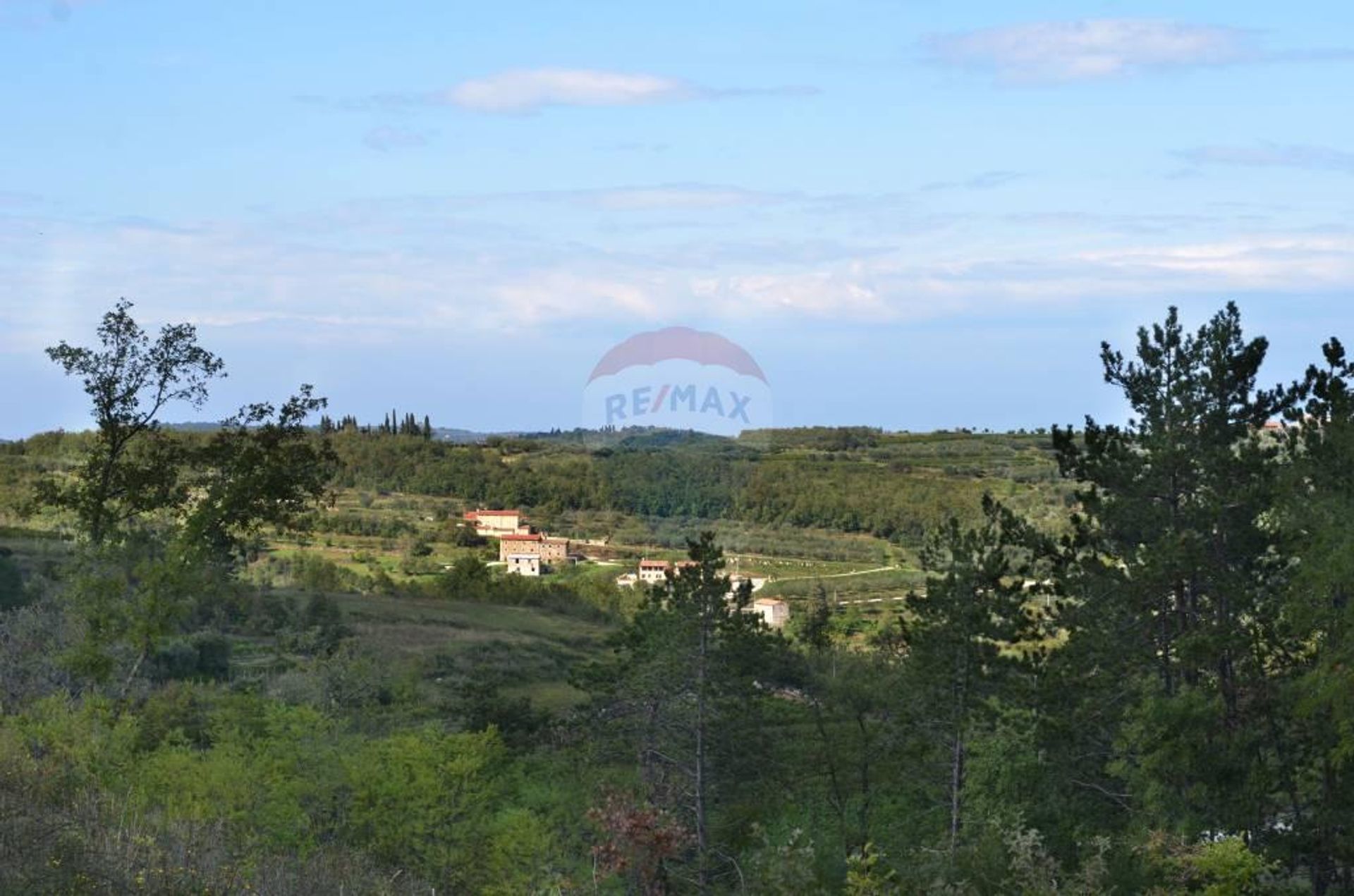 Hus i Momjan, Istarska županija 12036439