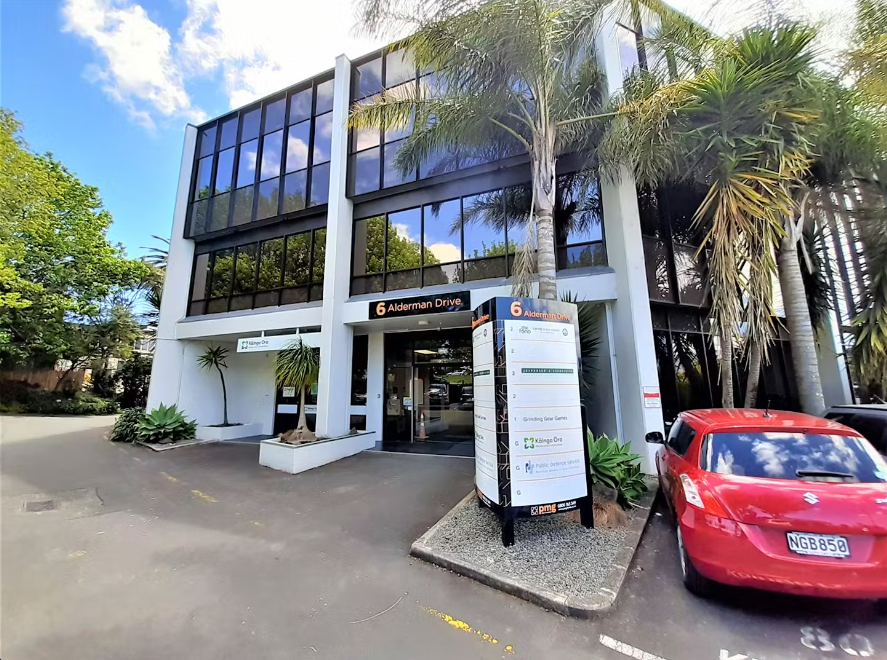 Gabinet w Auckland, 6 Alderman Drive 12037803