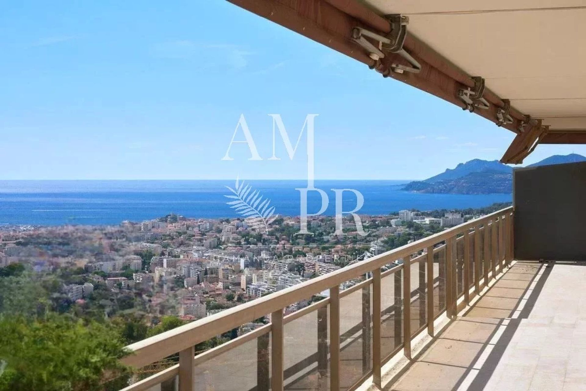 Condominio nel Le Cannet, Provenza-Alpi-Costa Azzurra 12038085