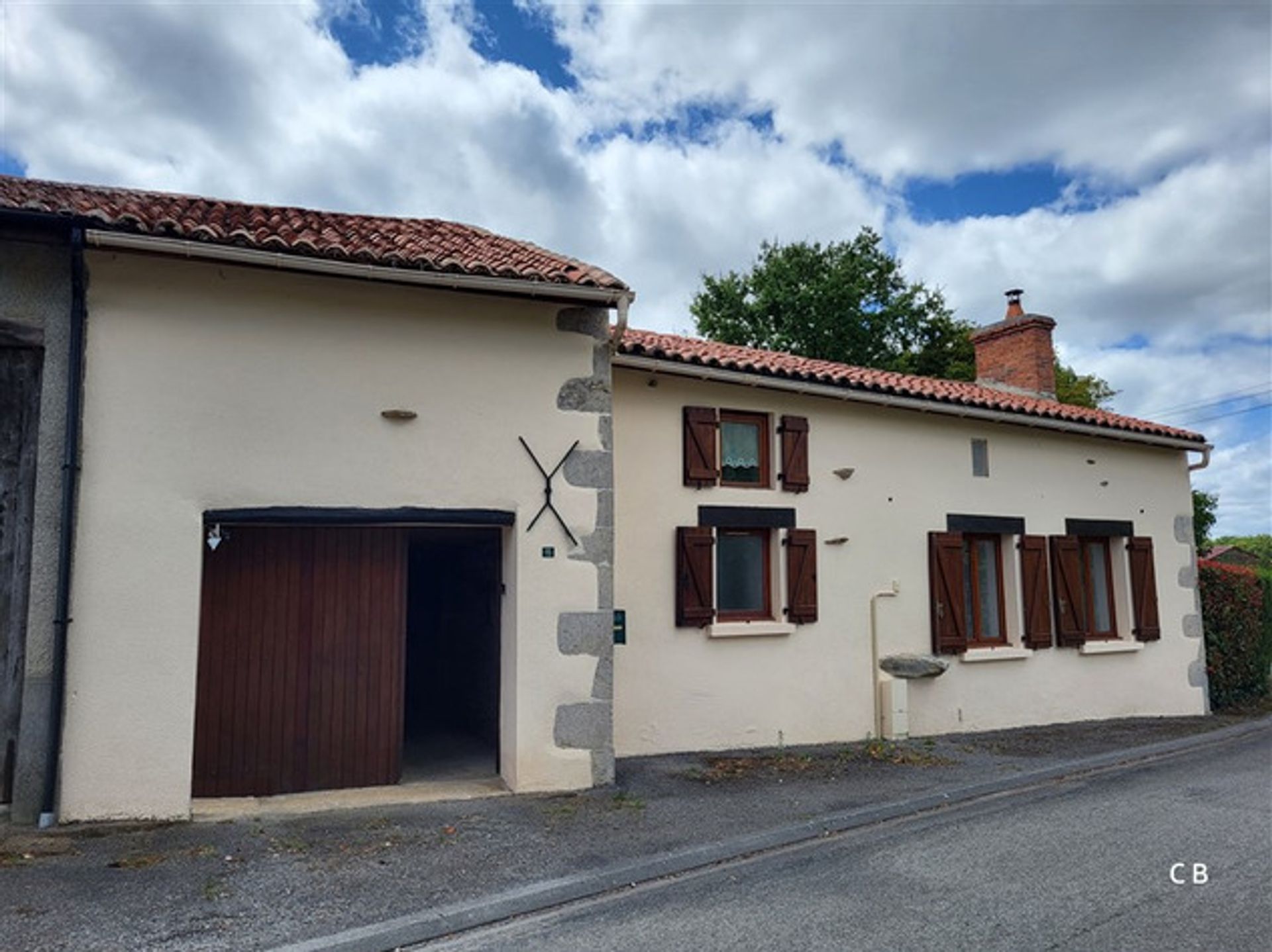 Hus i Bussiere-Poitevine, Nouvelle-Aquitaine 12039432