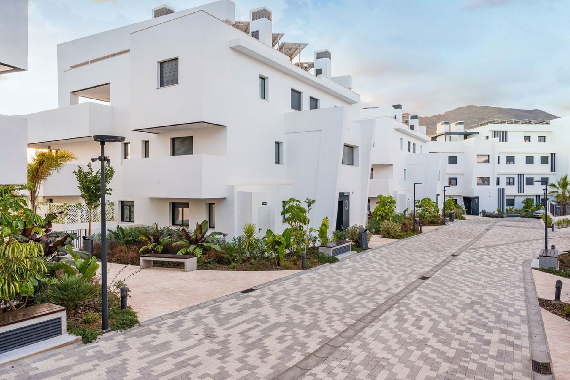 Condominium in Estepona, Andalucía 12040469