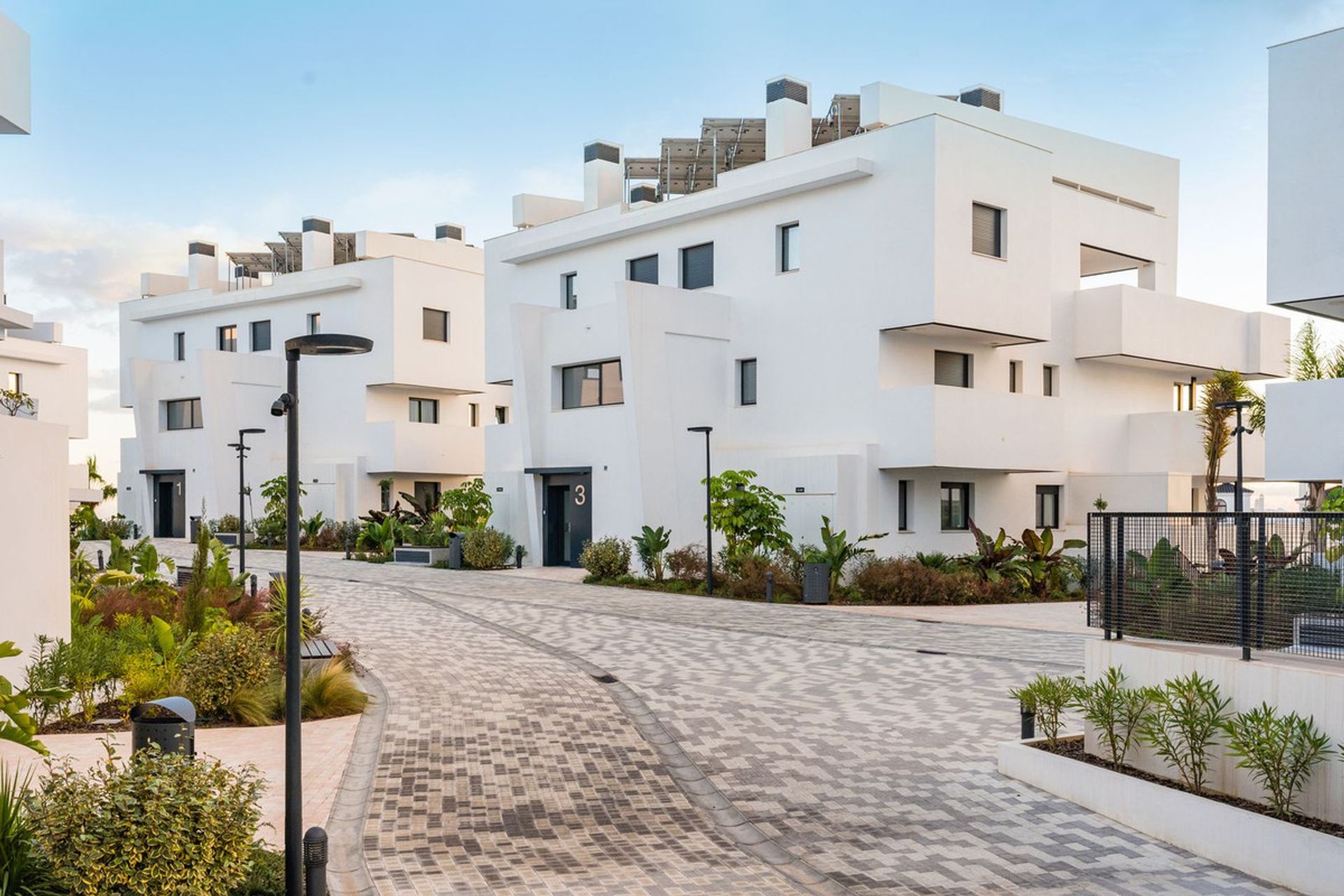 Condominium in Estepona, Andalucía 12040469