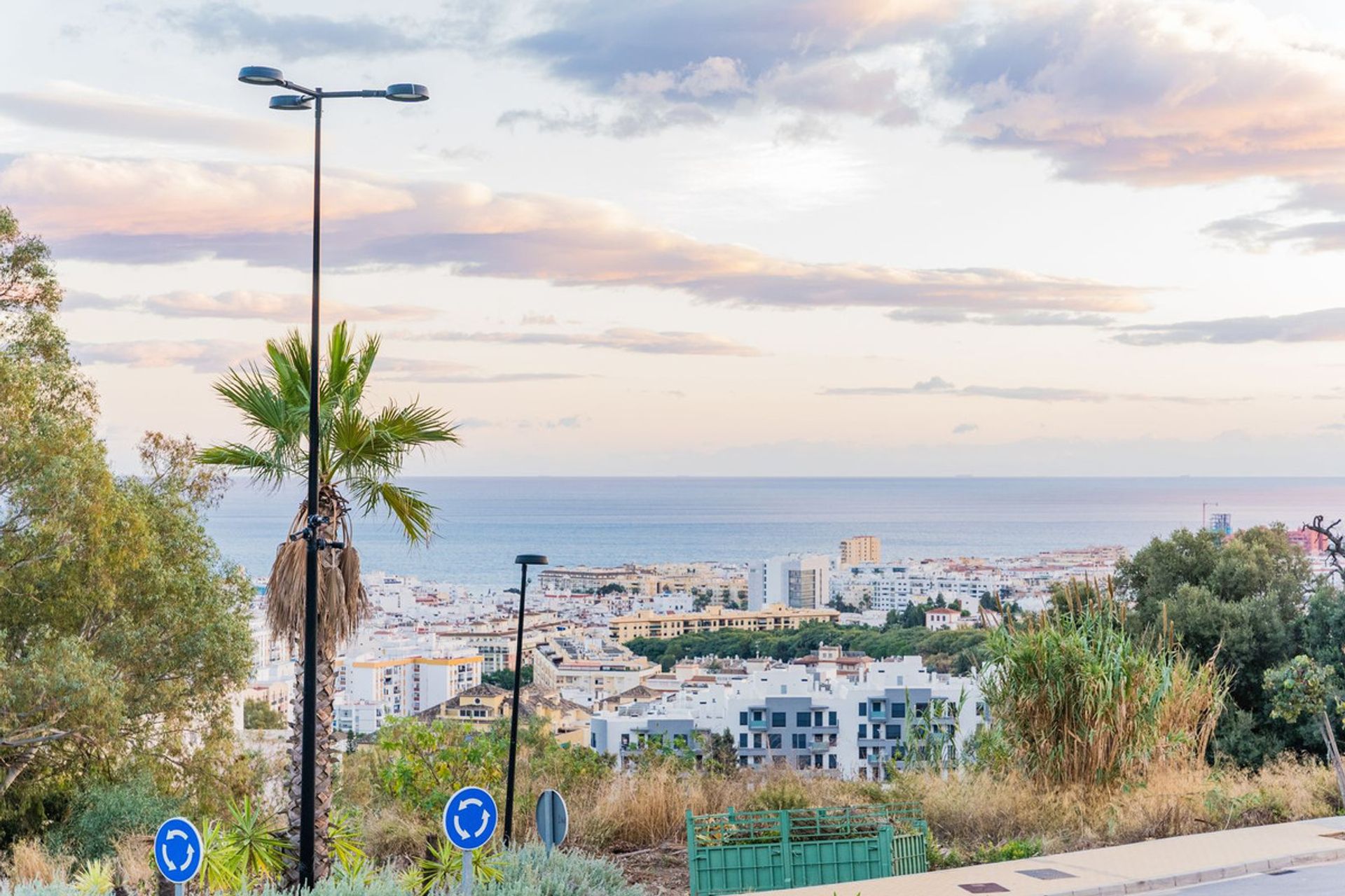 Condominium in Estepona, Andalucía 12040469