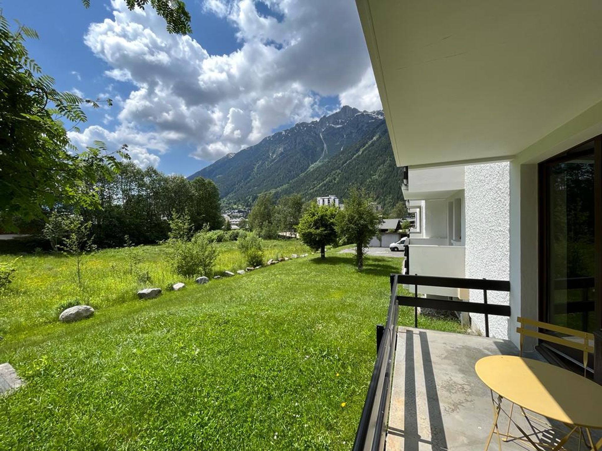 Condominium in Chamonix-Mont-Blanc, Auvergne-Rhône-Alpes 12040814