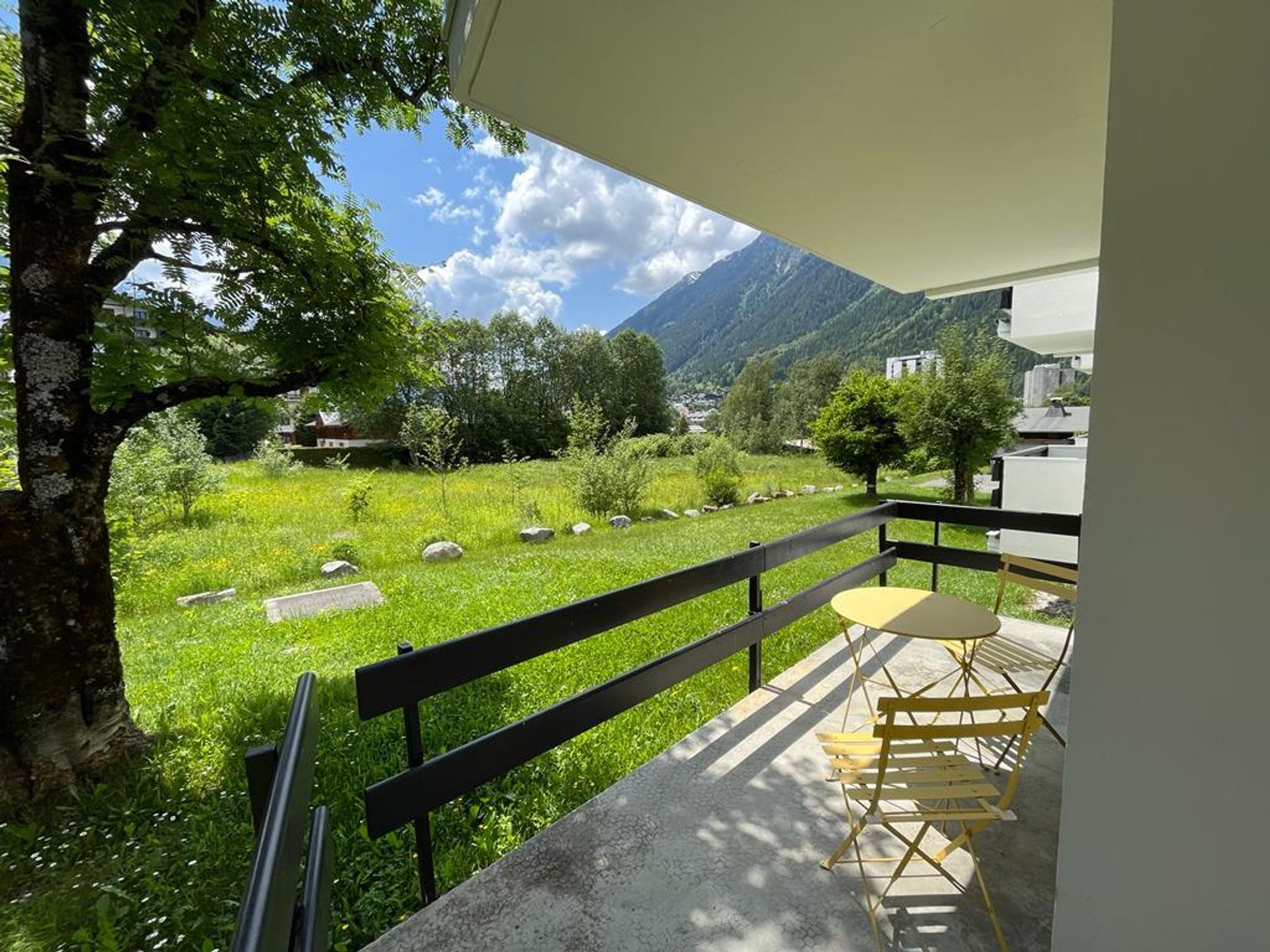 Condominium in Chamonix-Mont-Blanc, Auvergne-Rhône-Alpes 12040814