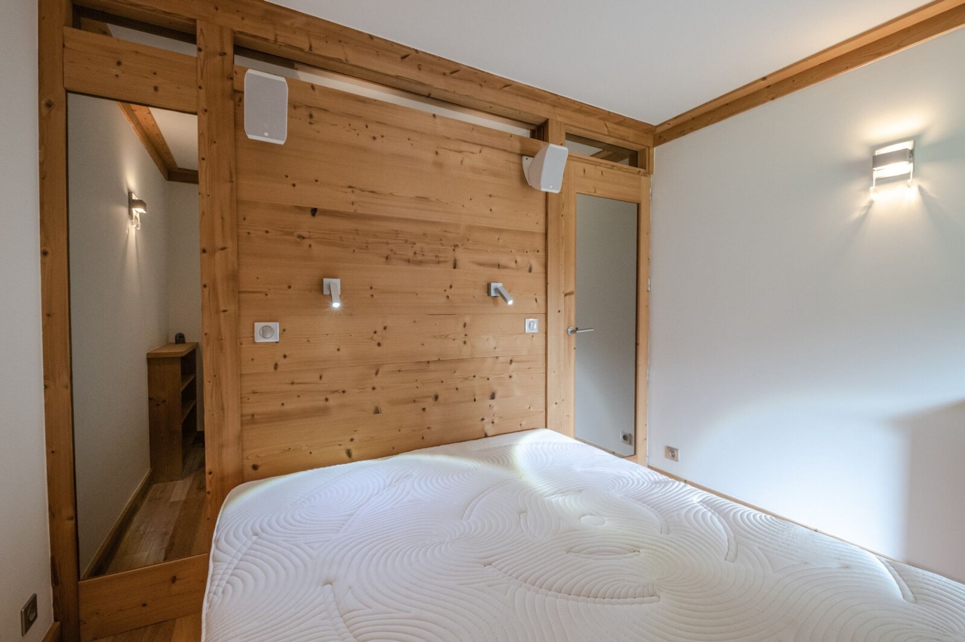 Condominium in Chamonix-Mont-Blanc, Auvergne-Rhône-Alpes 12040815