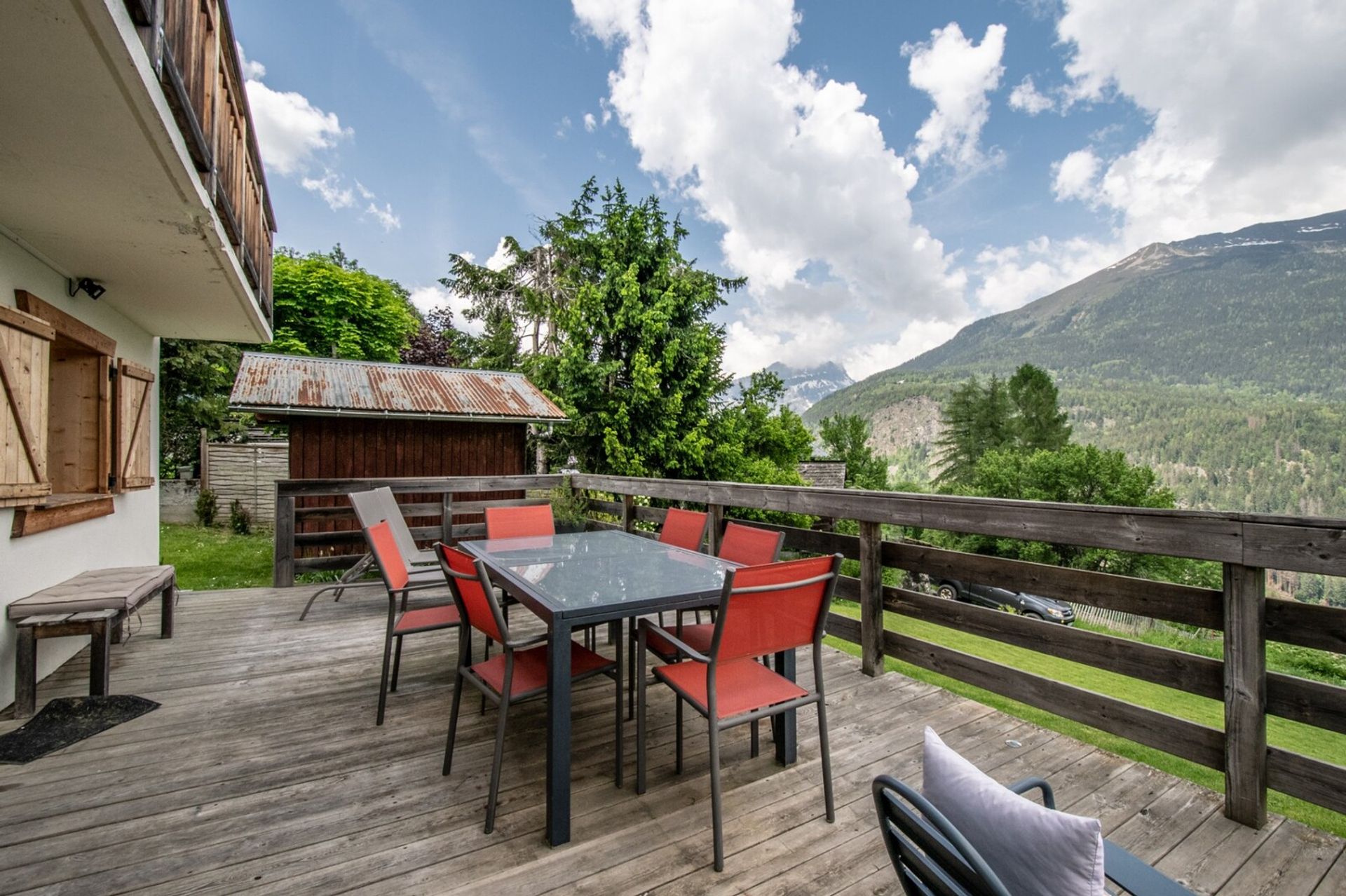 House in Les Houches, Auvergne-Rhône-Alpes 12040818