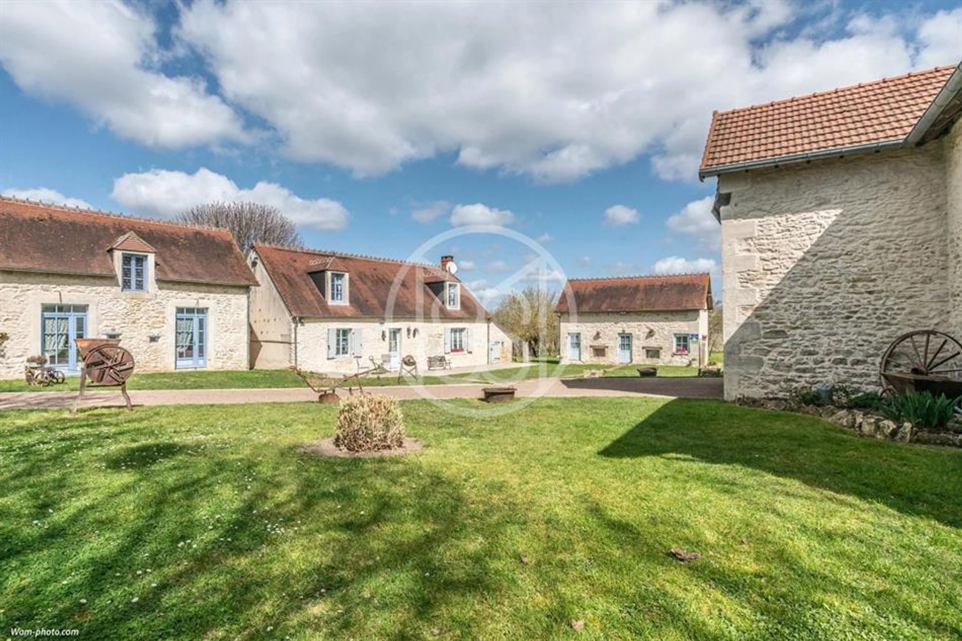 Hus i Lignières, Centre-Val de Loire 12043211