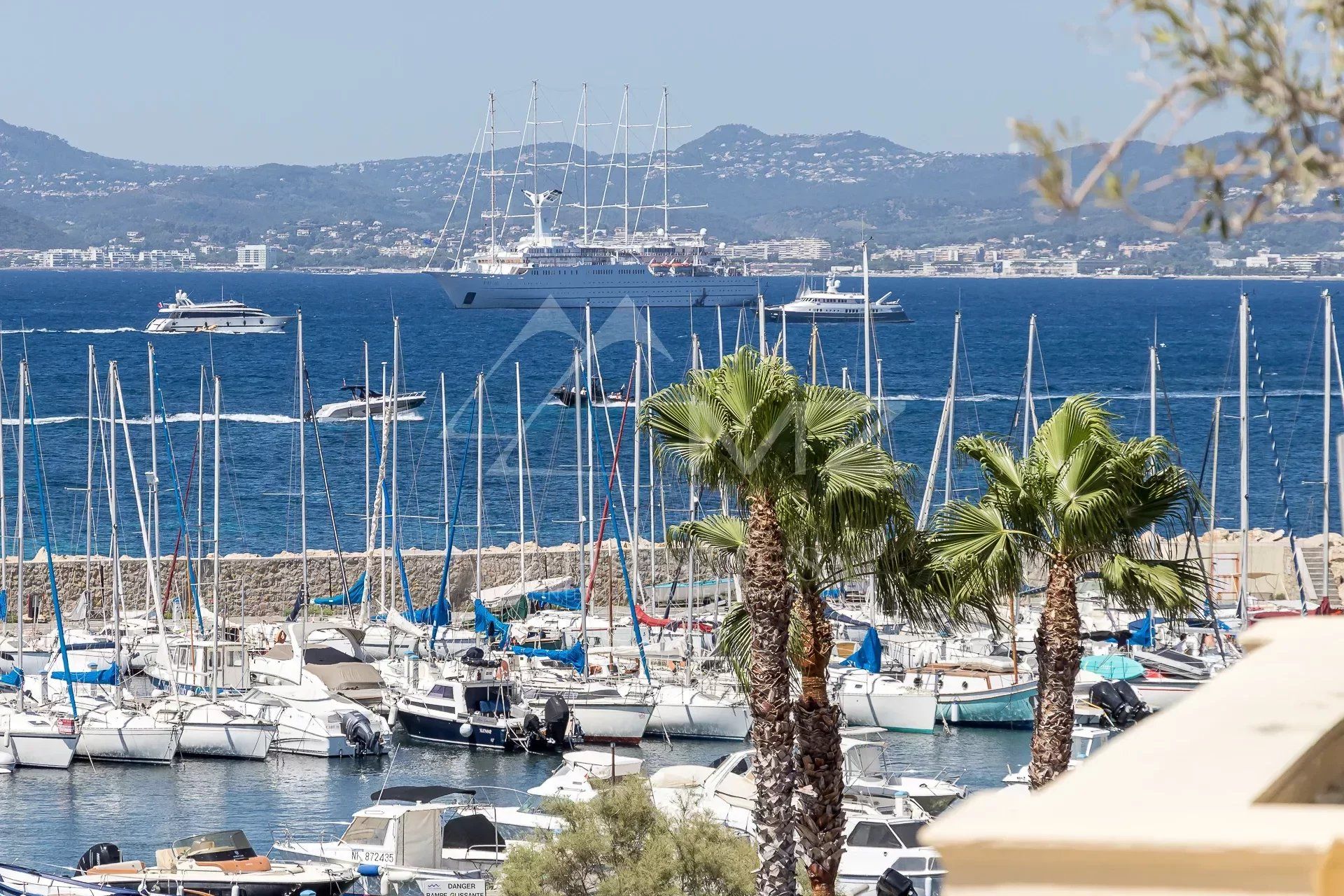 Osakehuoneisto sisään Cannes, Provence-Alpes-Cote d'Azur 12043257