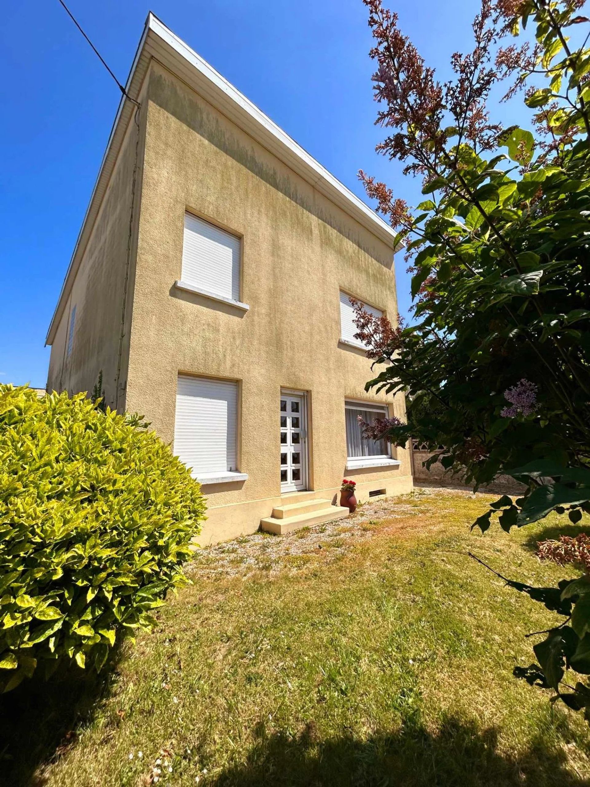 Huis in Hautmont, Hauts-de-France 12043267