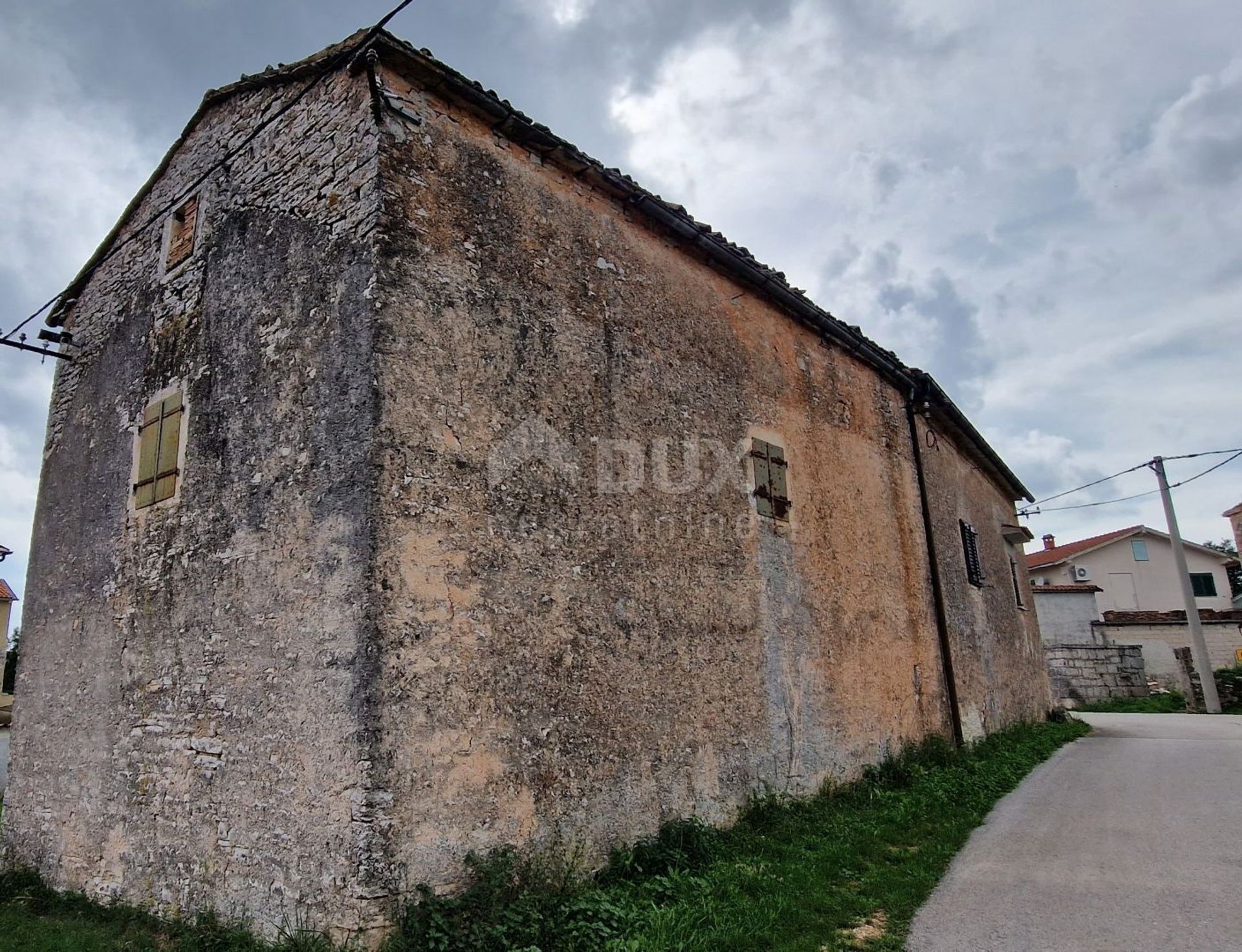 casa en Zminj, Istarska Županija 12043537