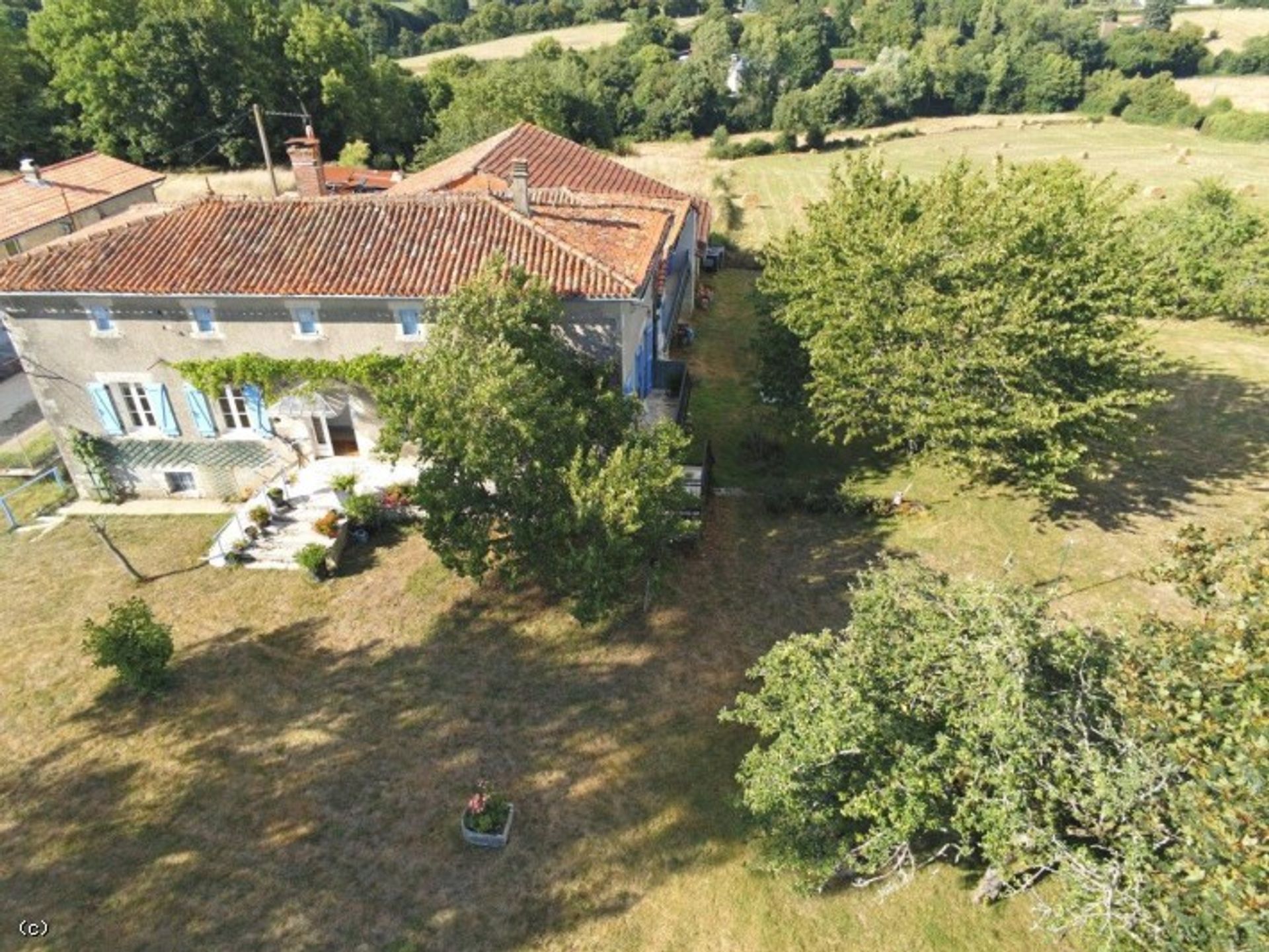 Rumah di Champagne-Mouton, Nouvelle-Aquitaine 12045999