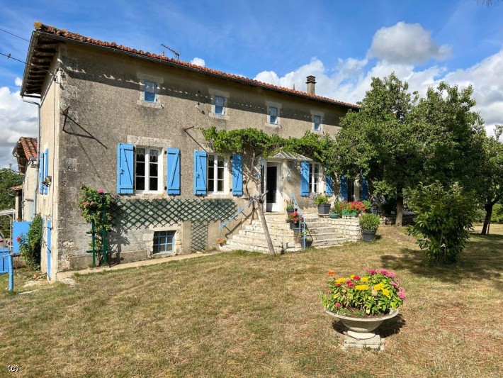 Hus i Champagne-Mouton, Nouvelle-Aquitaine 12045999