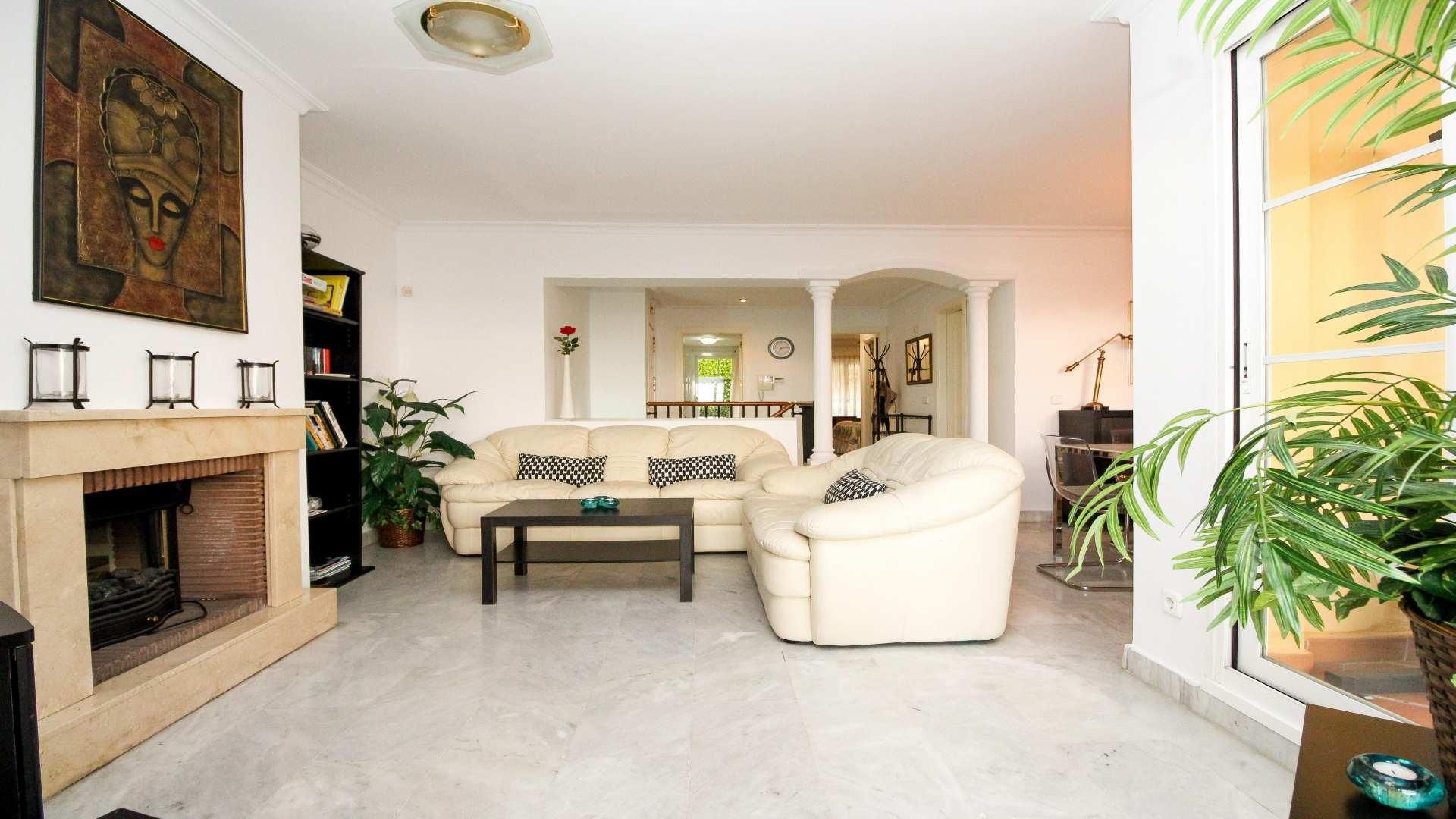 Condominium in Marbella, Andalusië 12047037