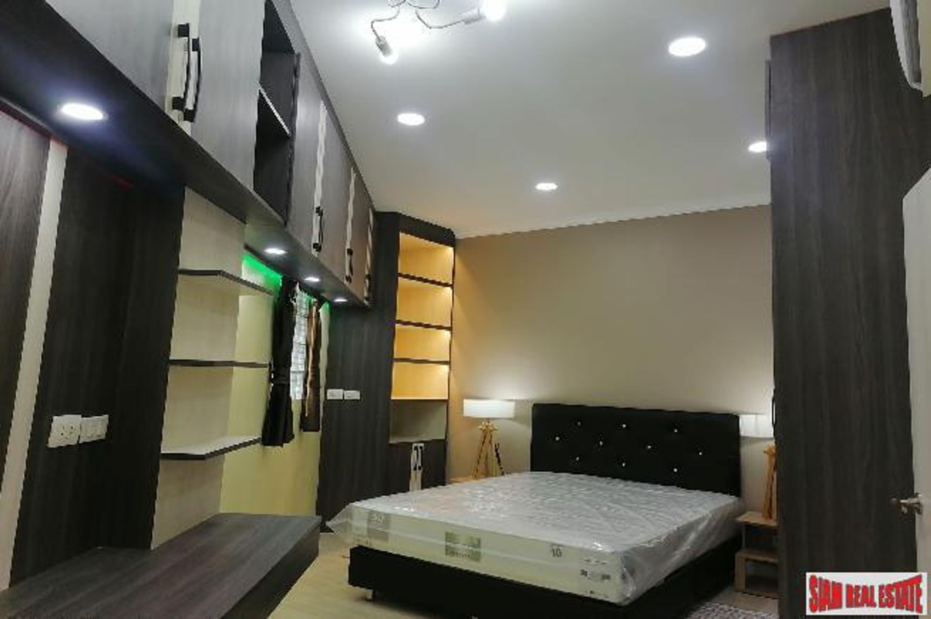 Condominium in Watthana, Krung Thep Maha Nakhon 12049593