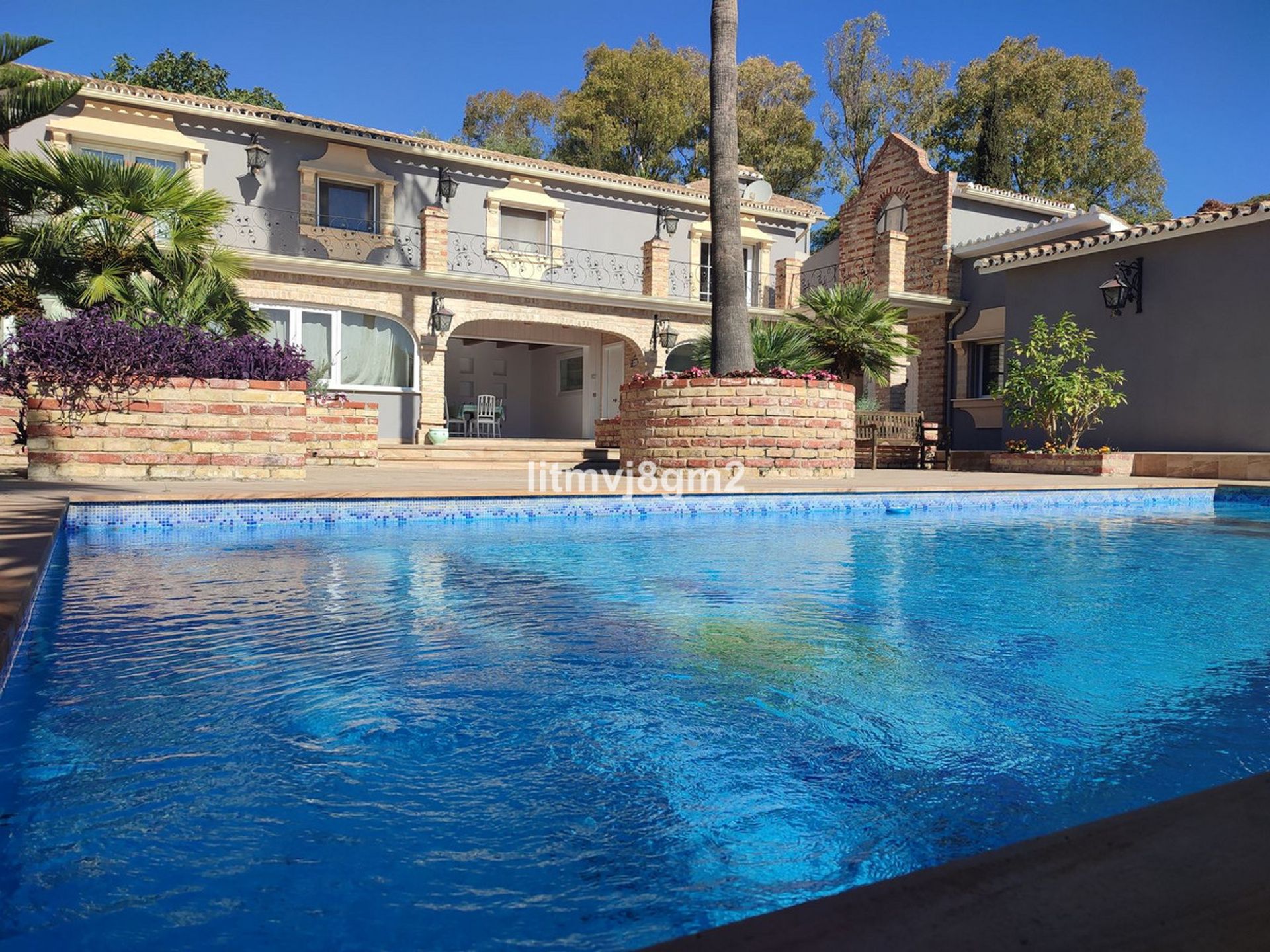 House in Benahavis, Andalusia 12050612