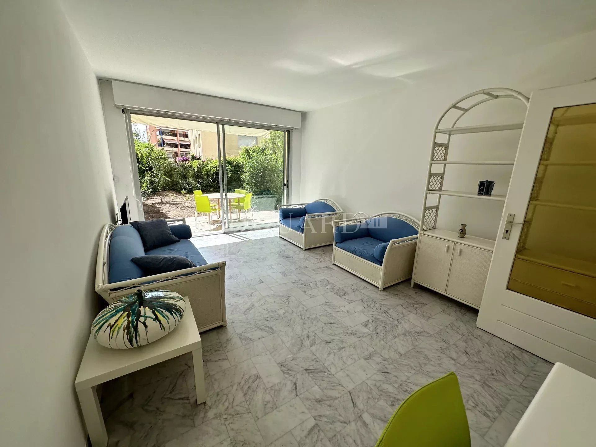 Condominium in Roquebrune-Cap-Martin, Alpes-Maritimes 12051757