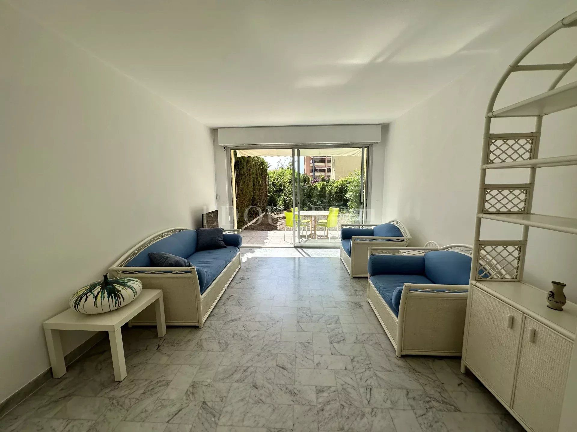 Condominium in Roquebrune-Cap-Martin, Alpes-Maritimes 12051757