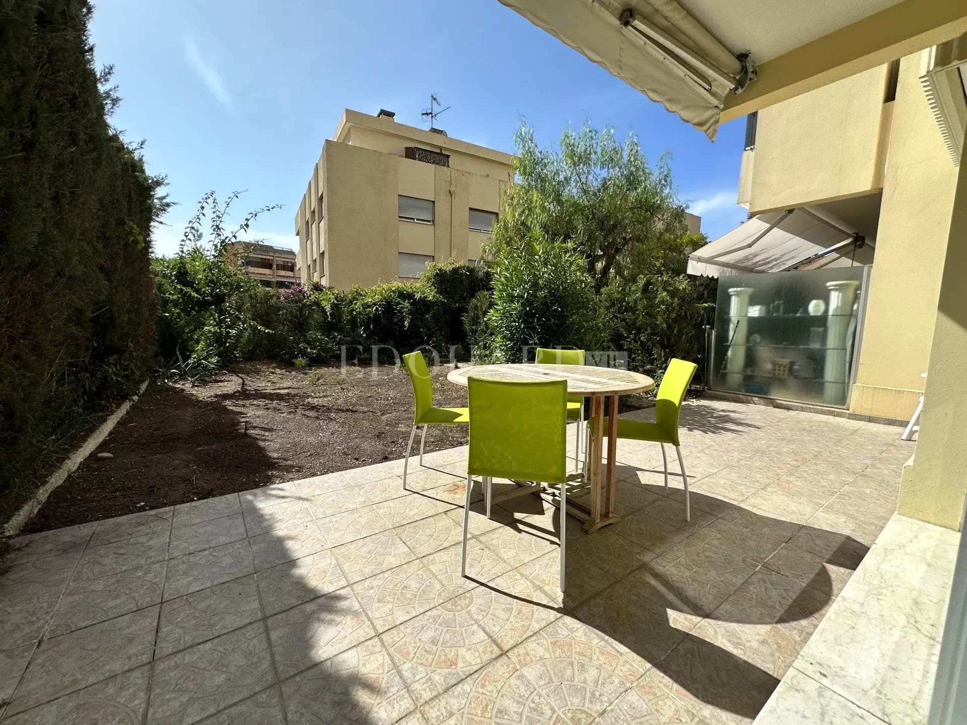 Condominium in Roquebrune-Cap-Martin, Alpes-Maritimes 12051757