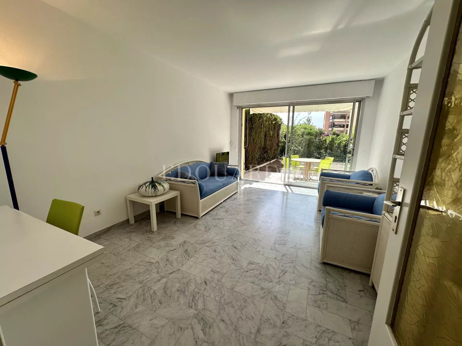 Condominium in Kap Maarten, Provence-Alpes-Côte d'Azur 12051757