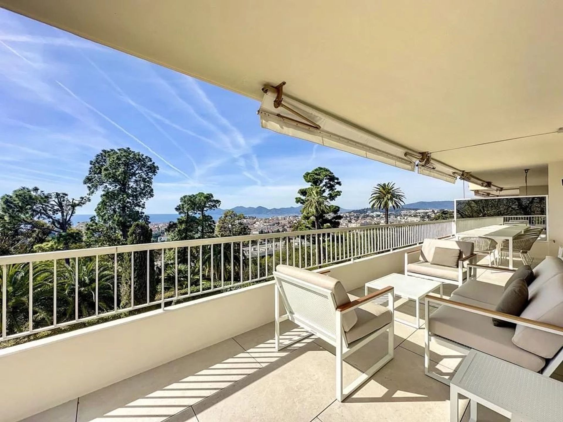 Condominium in Cannes, Alpes-Maritimes 12051803