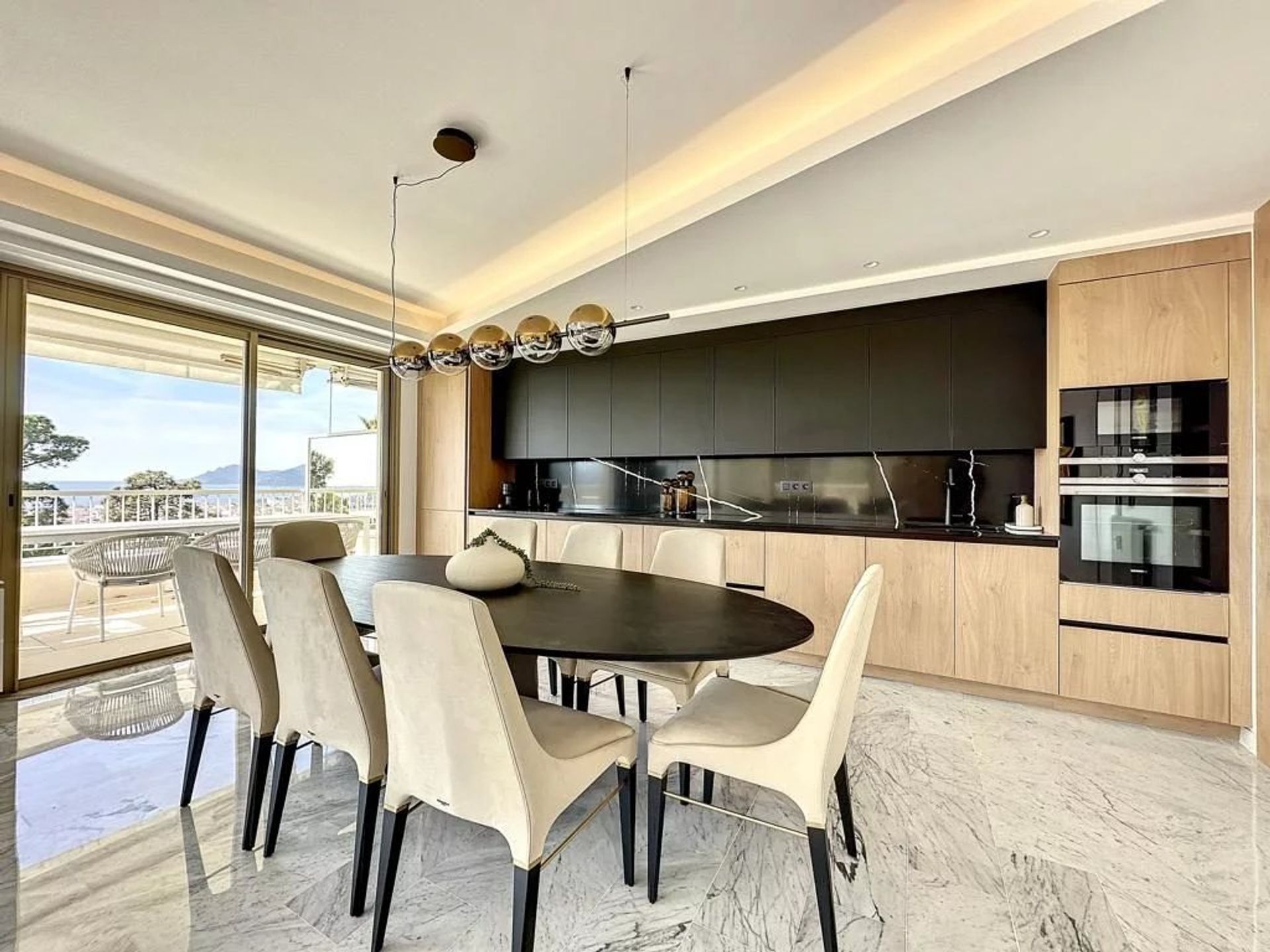 Condominium in Cannes, Alpes-Maritimes 12051803