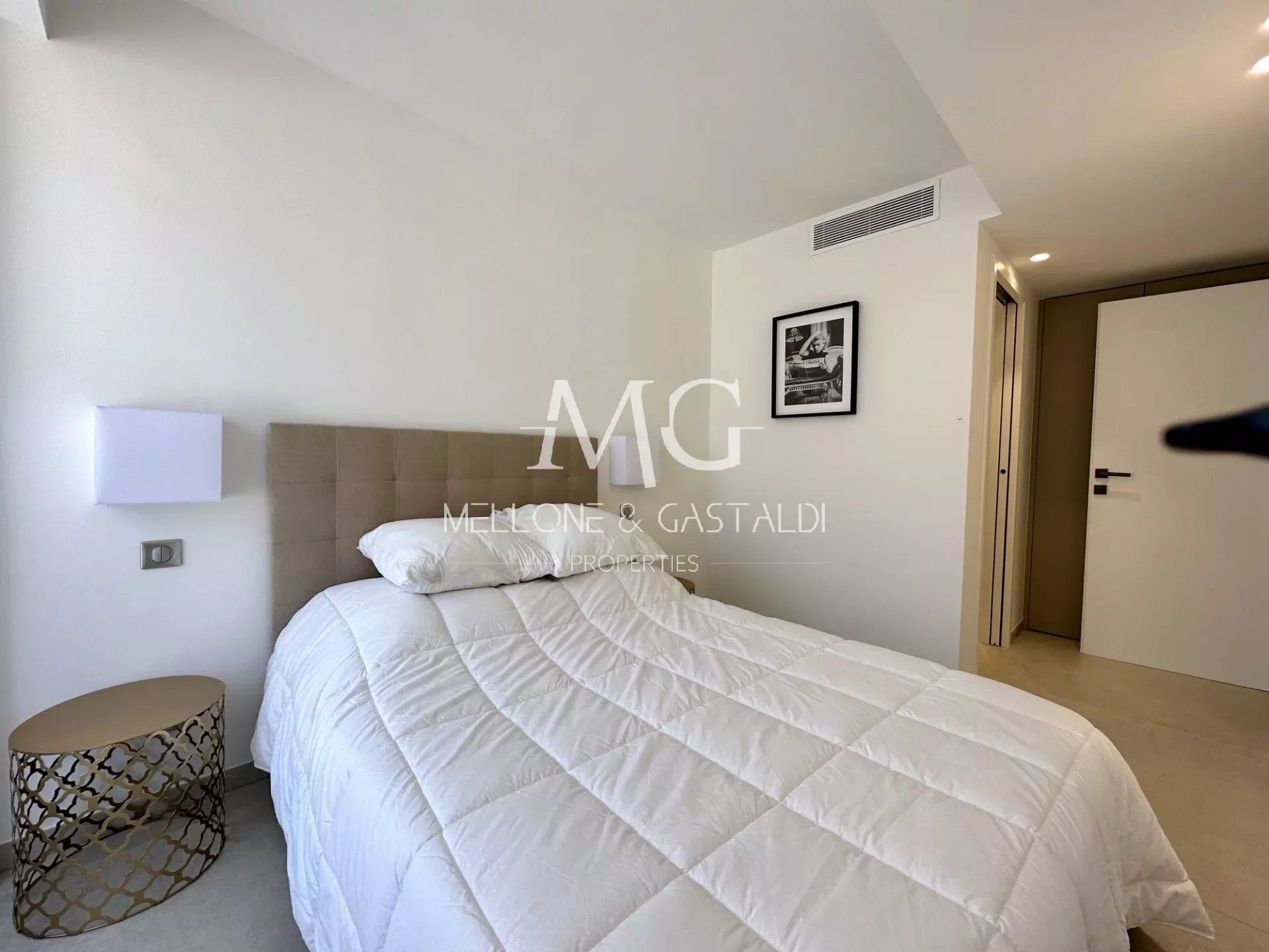 Condominium in Cannes, Alpes-Maritimes 12051828