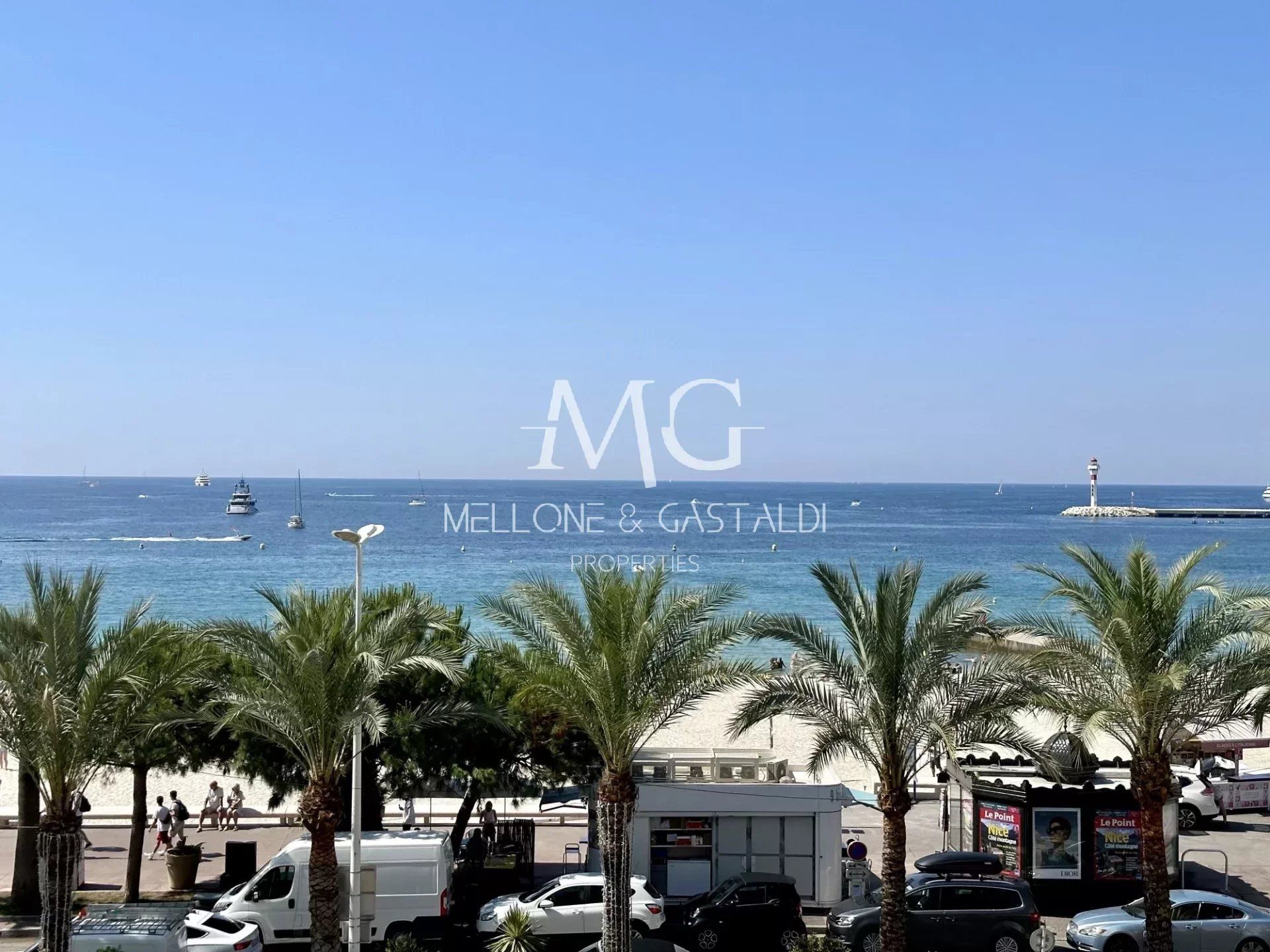 Condominium in Cannes, Alpes-Maritimes 12051828