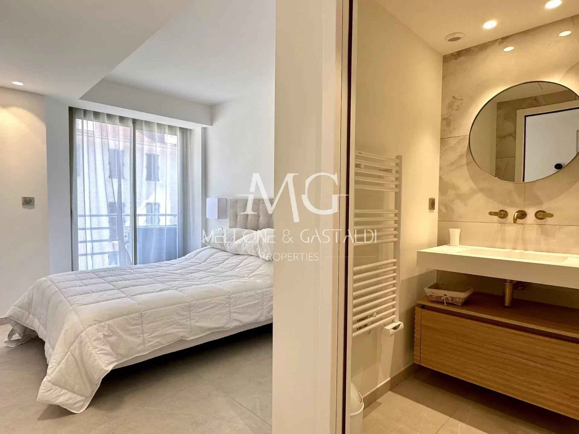 Condominium in Cannes, Alpes-Maritimes 12051828