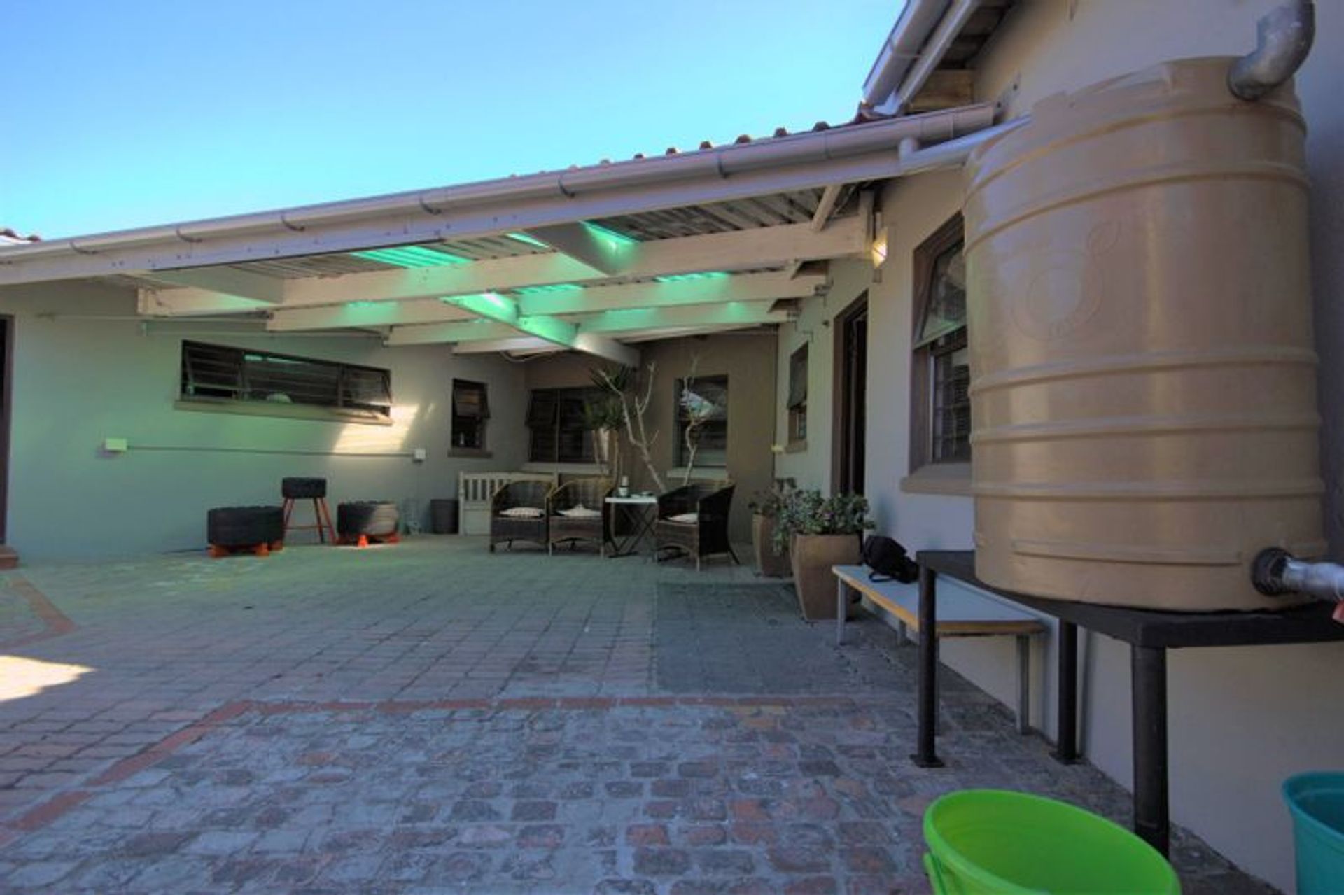 House in Cape Town, Western Cape 12053702