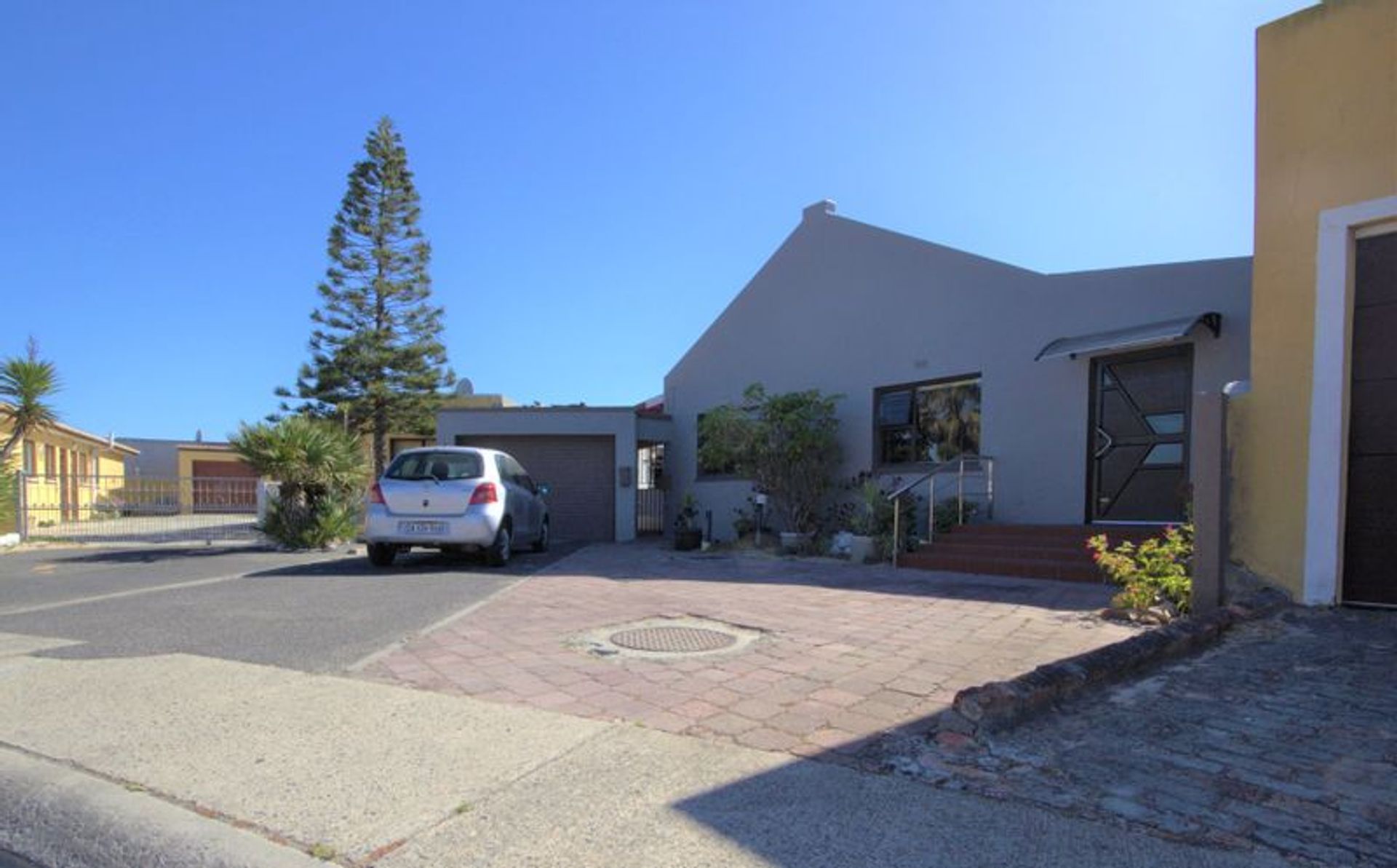 House in Cape Town, Western Cape 12053702