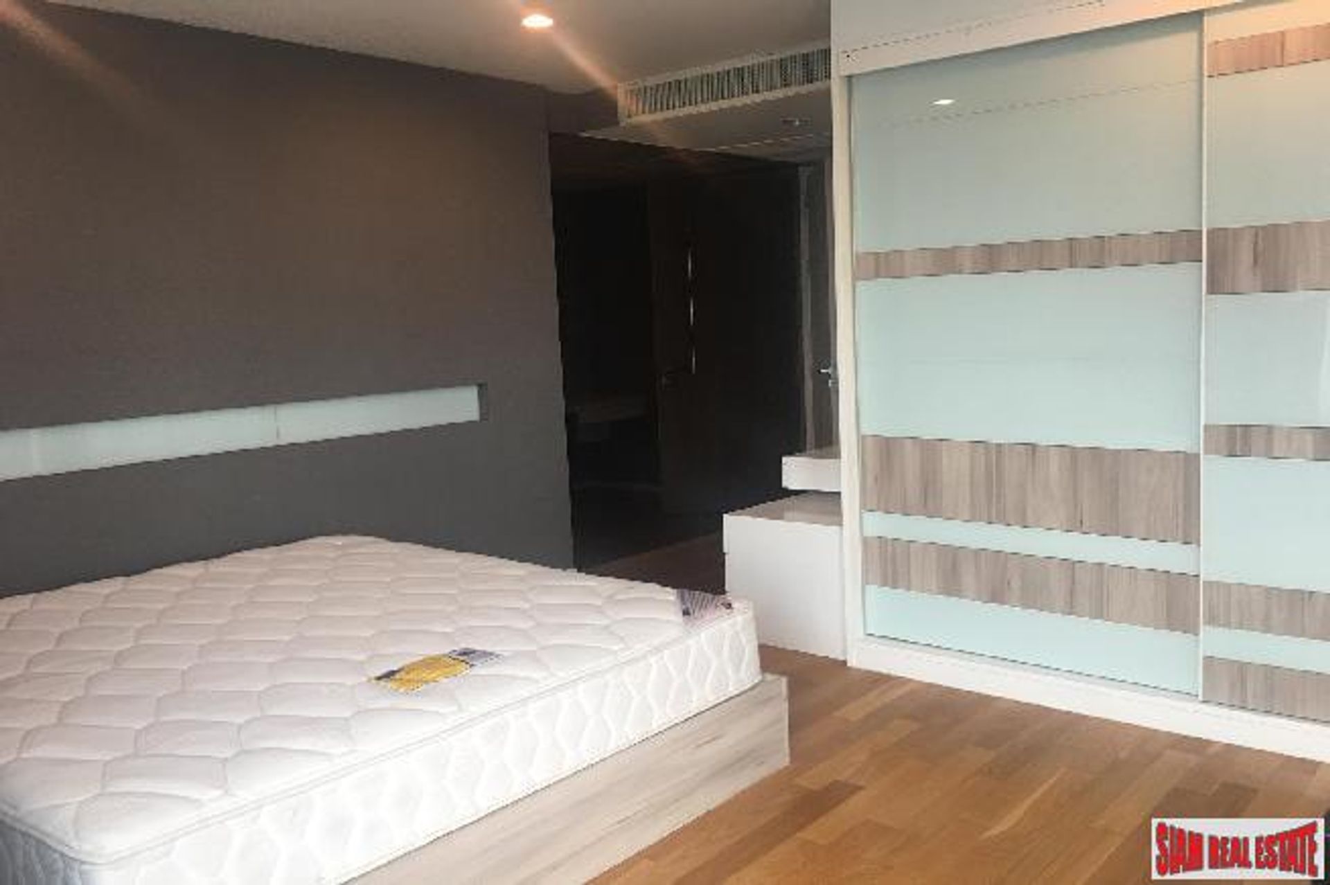 Condominium in Watthana, Krung Thep Maha Nakhon 12056383