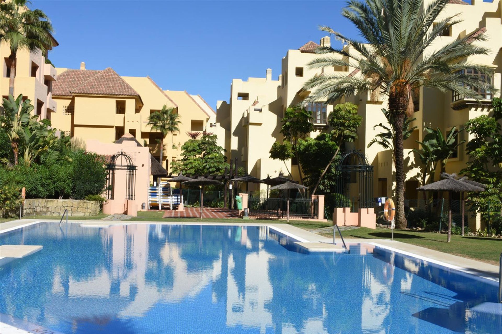 Condominium in Puerto de la Duquesa, Andalusia 12057492