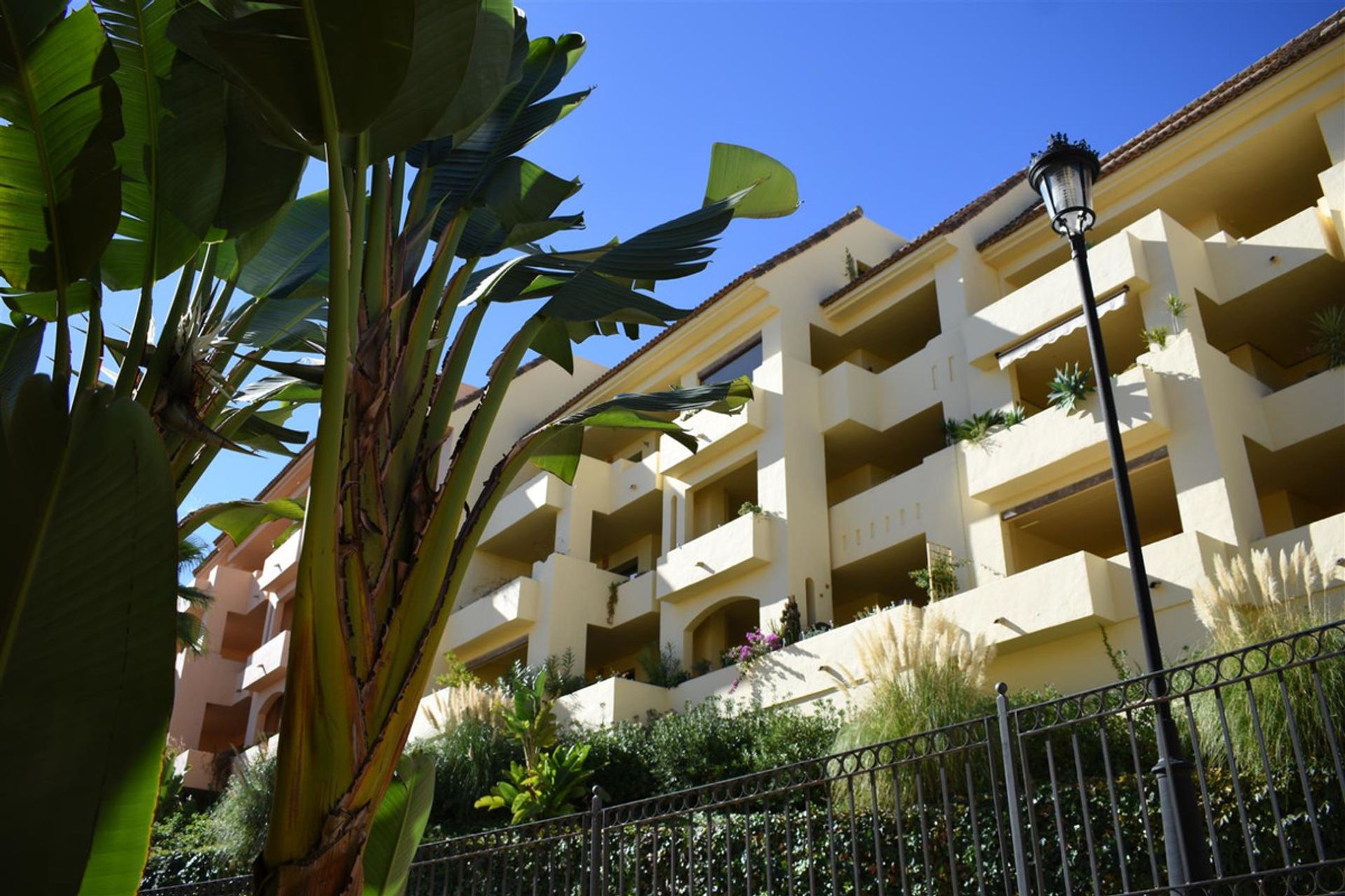 Condominium in Puerto de la Duquesa, Andalusia 12057492