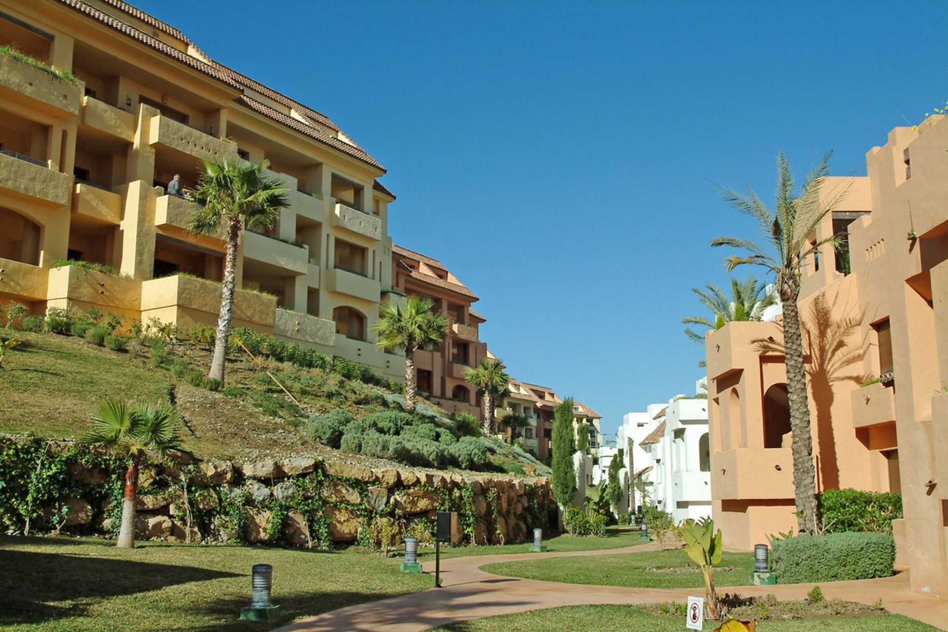 Condominium in Puerto de la Duquesa, Andalusia 12057492