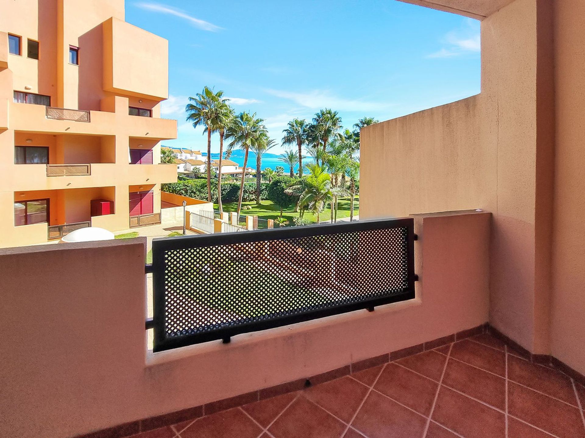 Condominio nel Puerto de la Duquesa, Andalusia 12057502