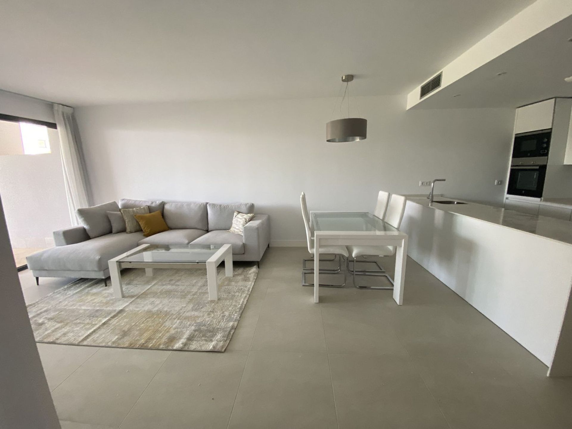 Condominium in Puerto de la Duquesa, Andalusia 12057700