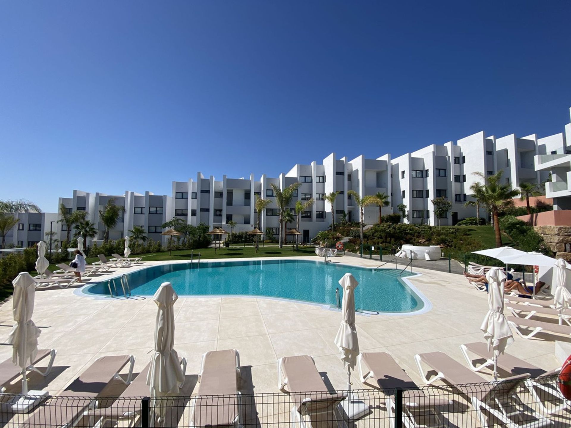 Condominium in Puerto de la Duquesa, Andalusia 12057700