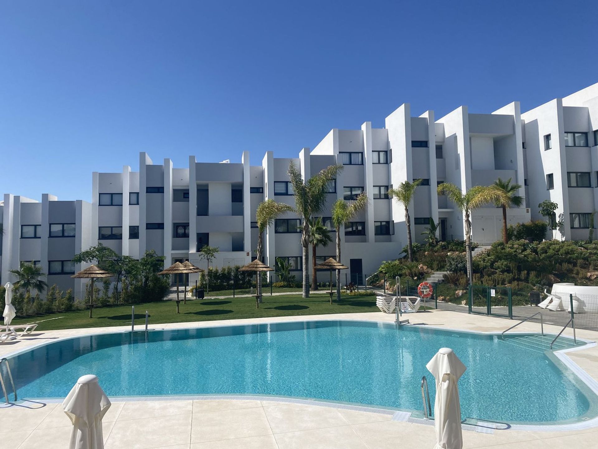 Condominio nel Puerto de la Duquesa, Andalusia 12057700