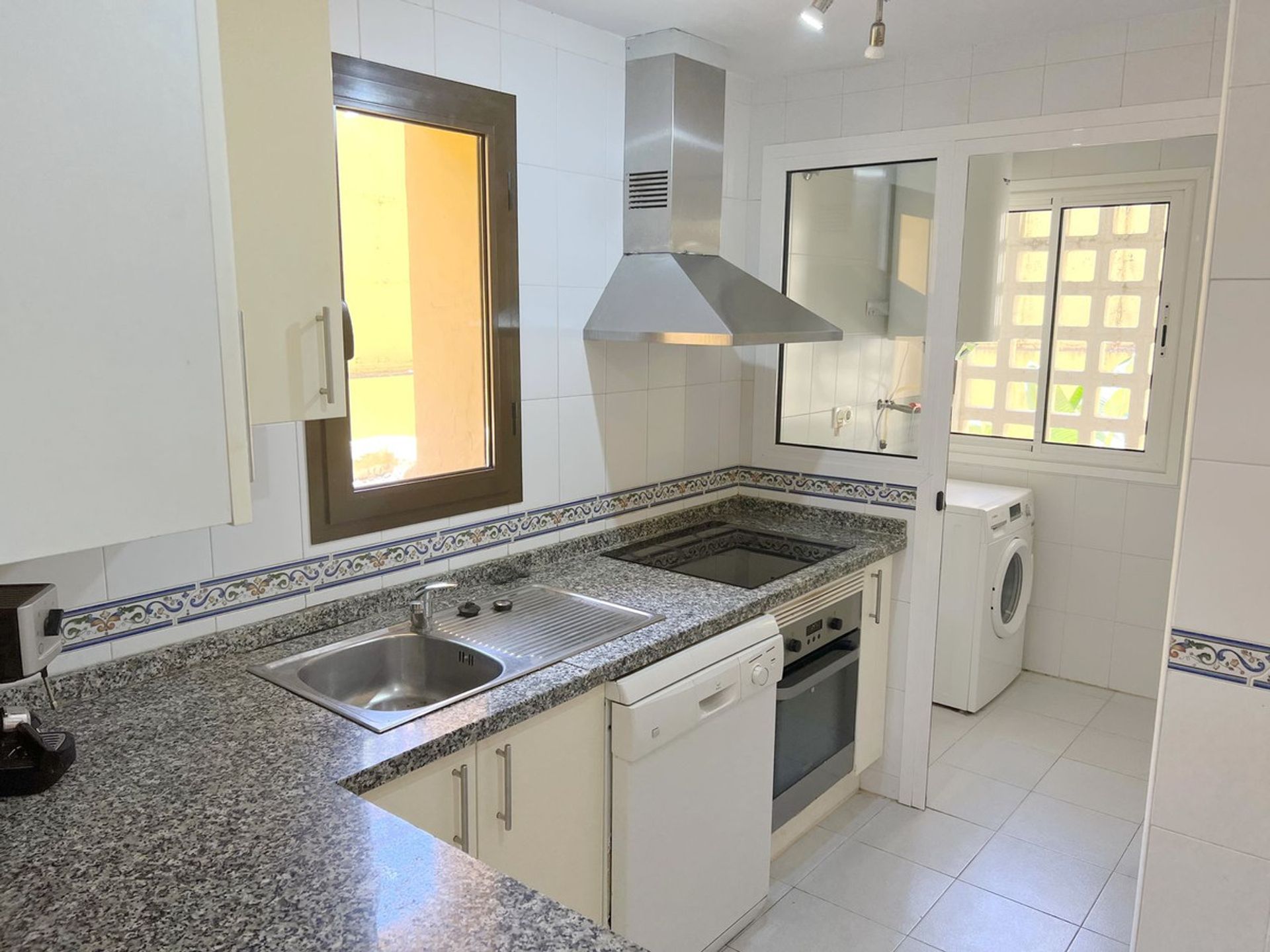 Condominio en Castillo de Sabinillas, Andalucía 12057767