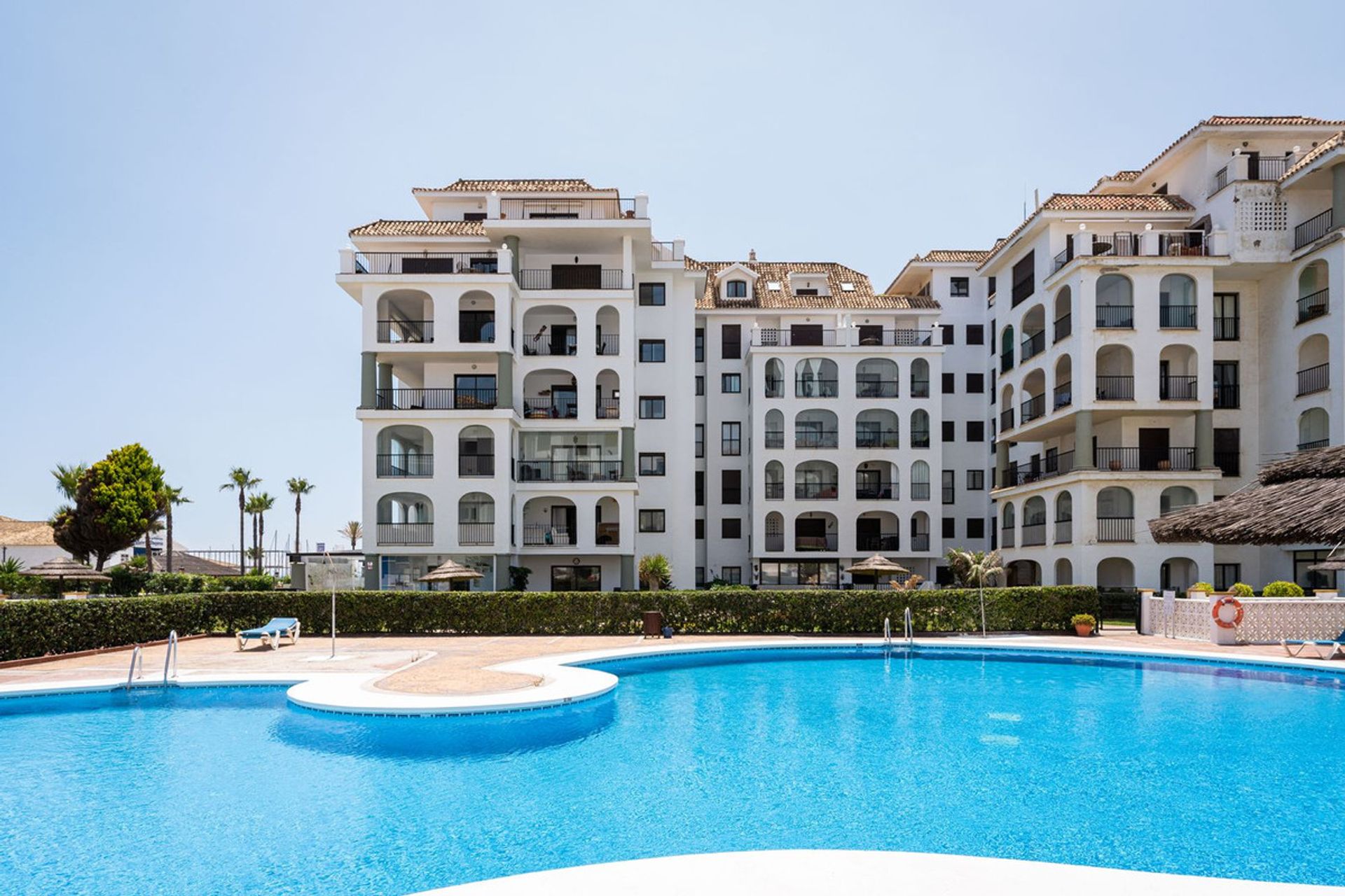 Condominium in Puerto de la Duquesa, Andalusia 12057783