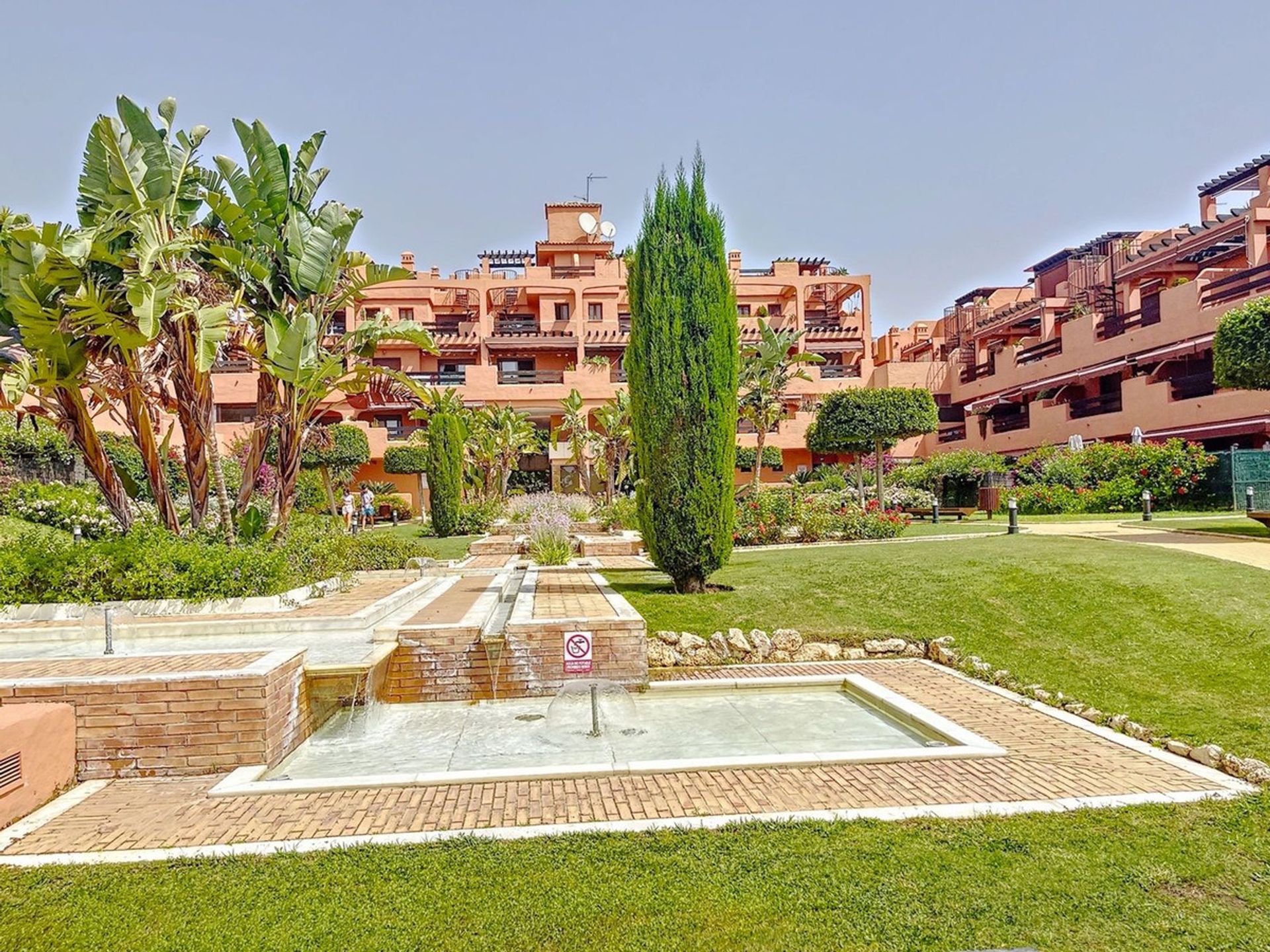 Condominium in Estepona, Andalusië 12058111