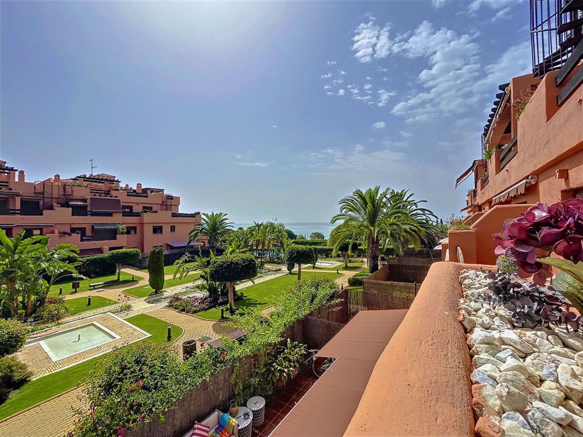 Condominium in Estepona, Andalucía 12058111