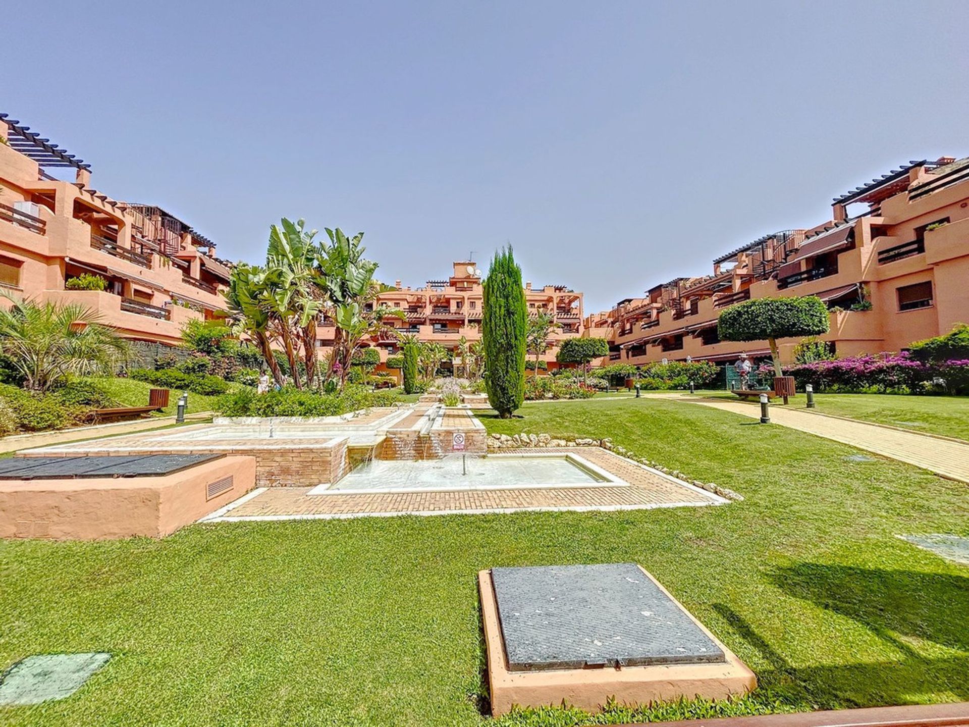 Condominium in Estepona, Andalusië 12058111