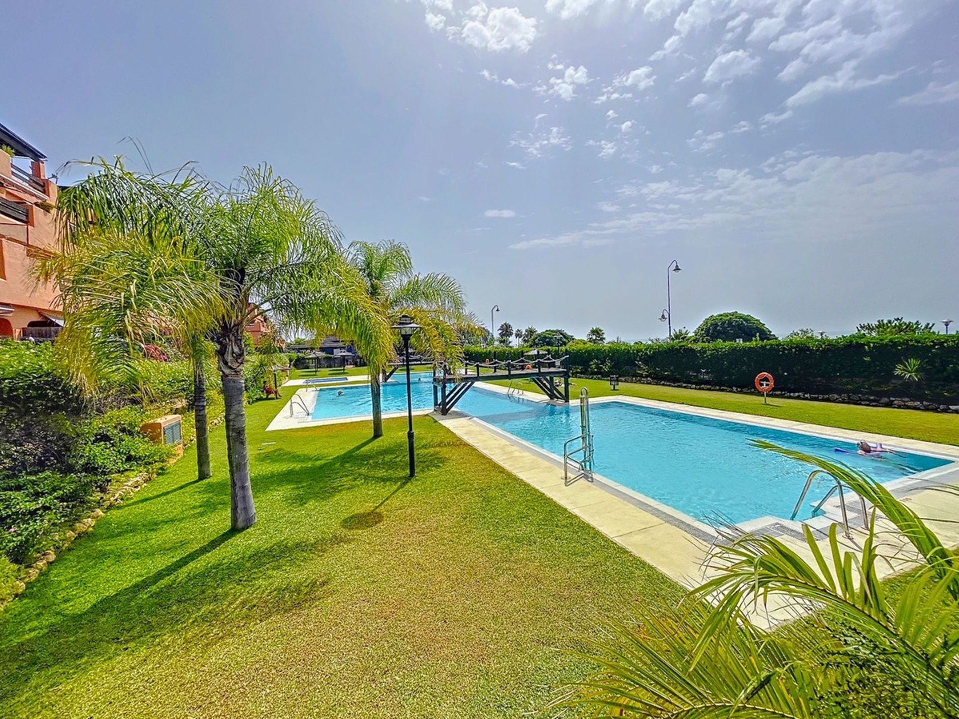 Condominium in Estepona, Andalucía 12058111