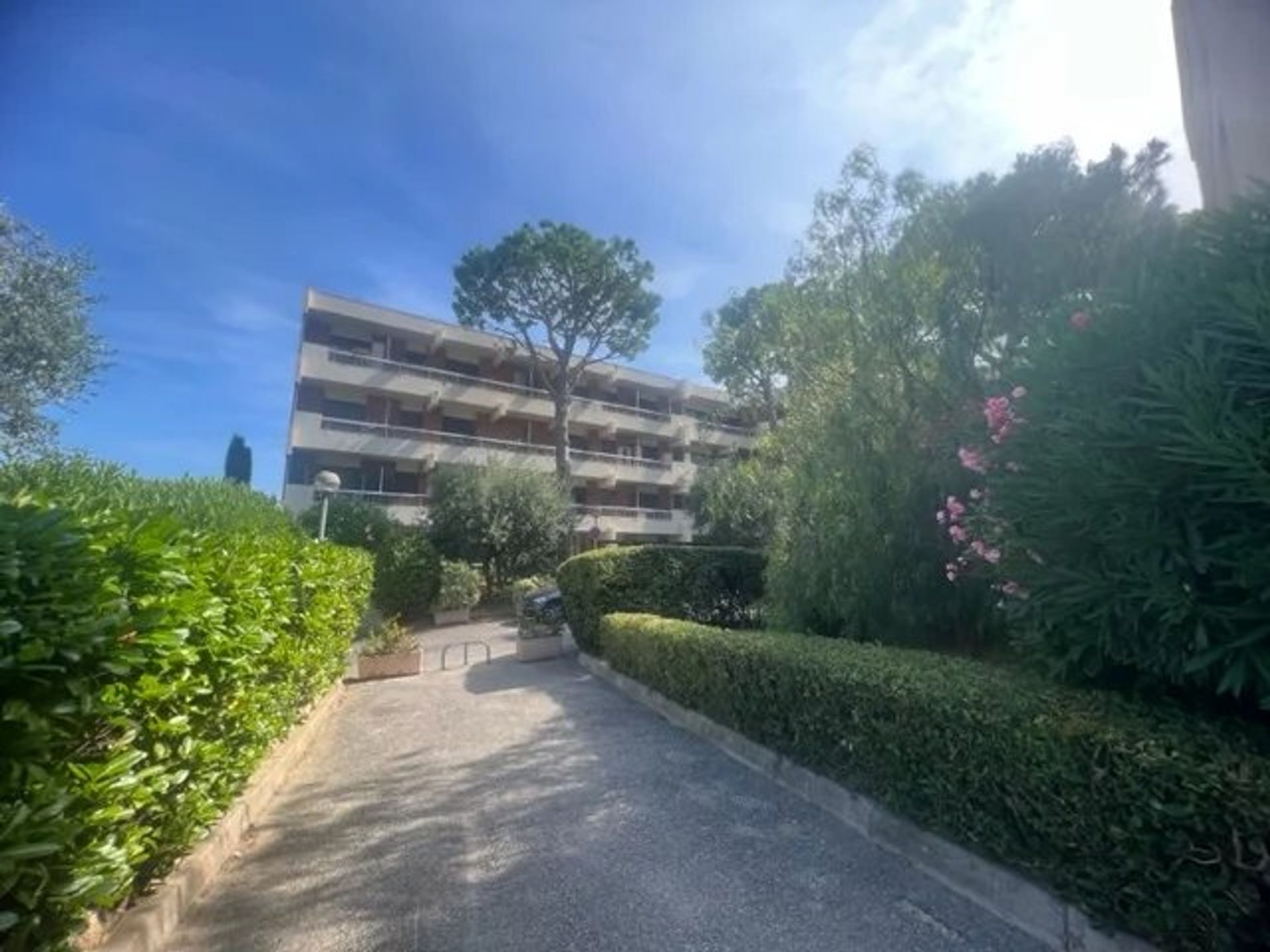 Condominium dans Bon, Provence-Alpes-Côte d'Azur 12060003